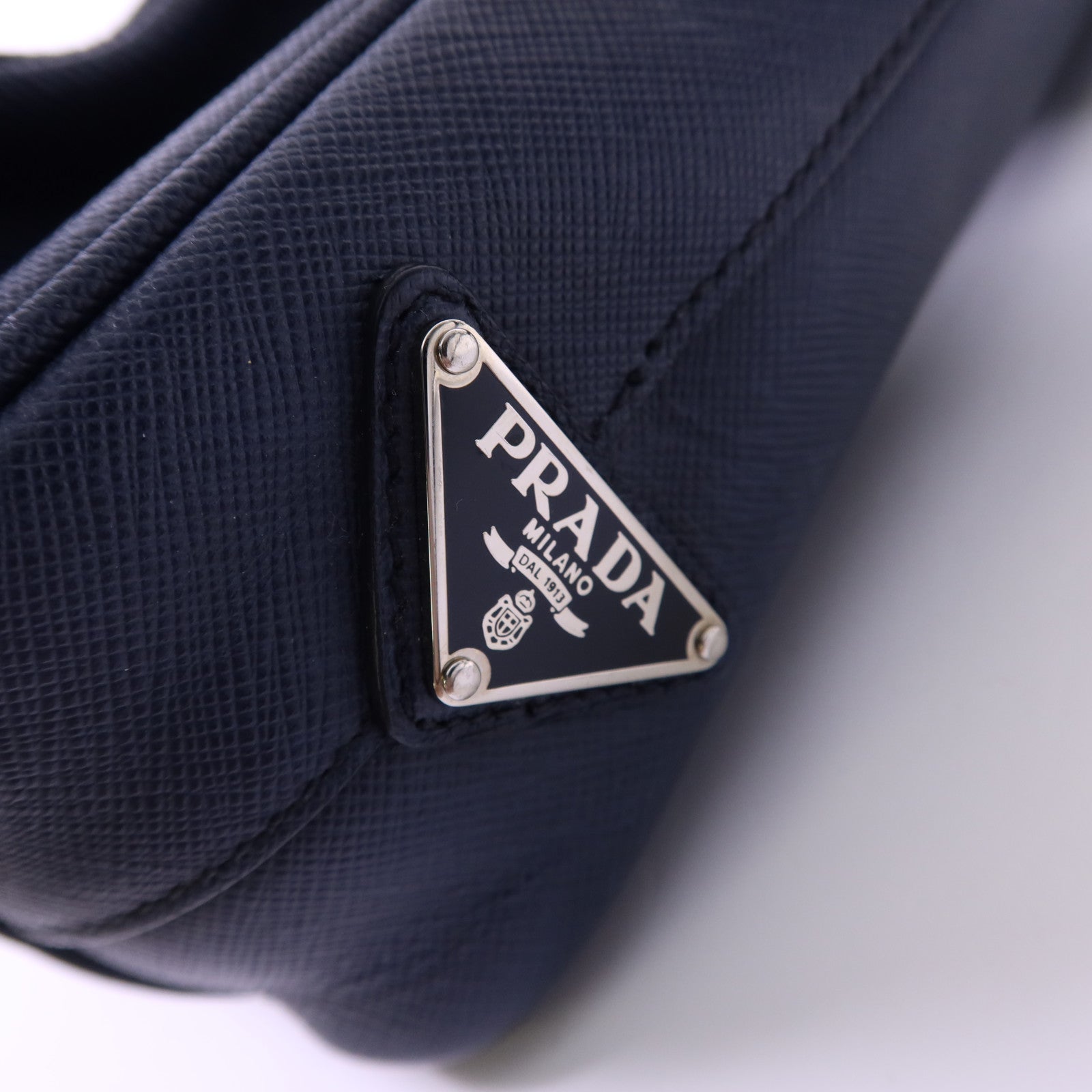 PRADA Saffiano皮革Shoulder Bag銀扣肩背袋