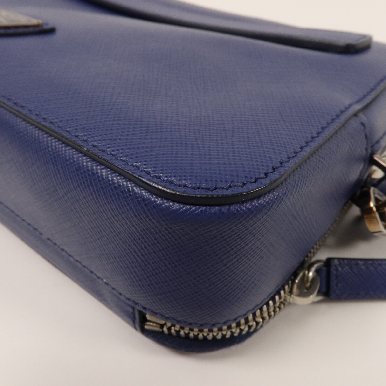 PRADA Saffiano皮革Double-Zipper Clutch手拿包