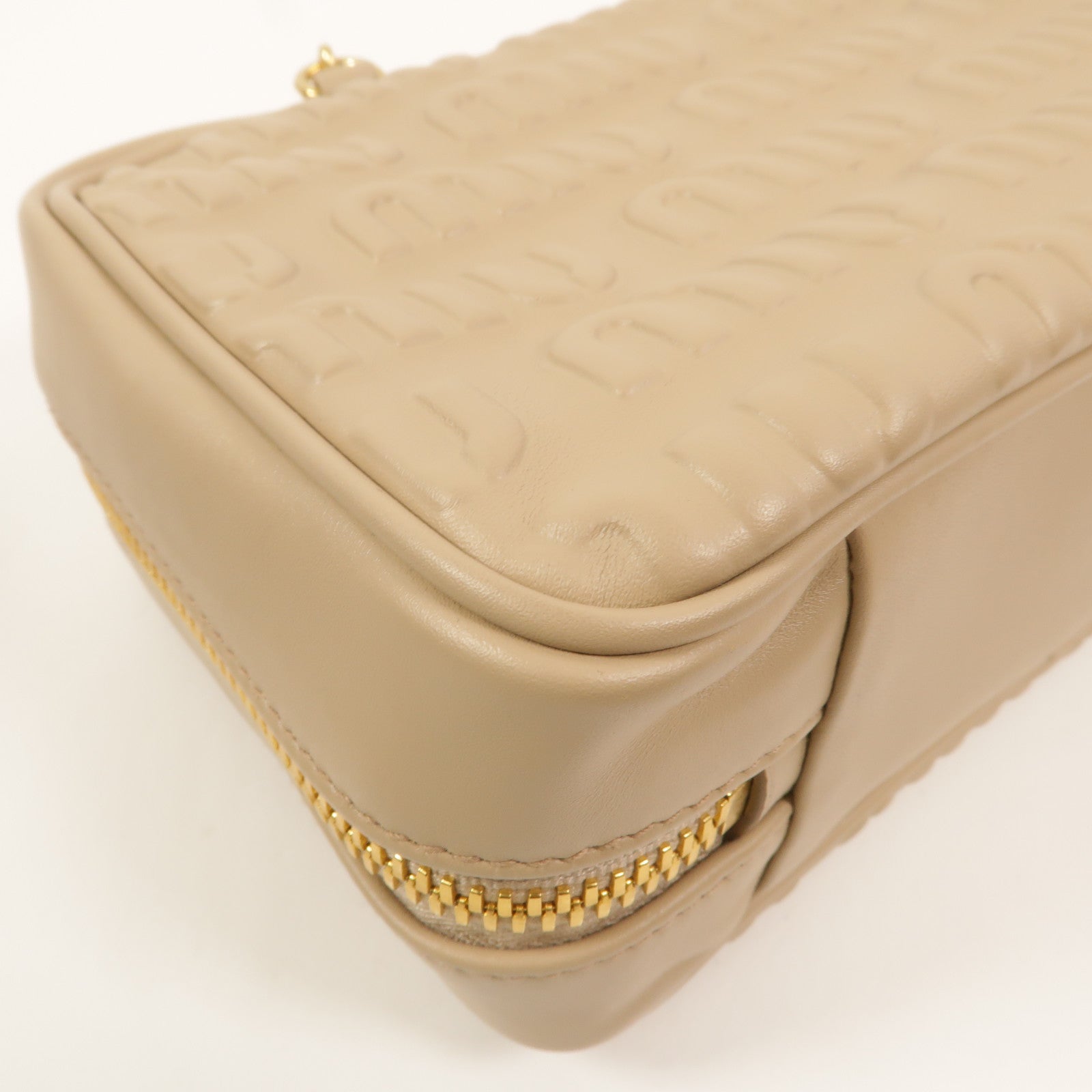 Miu Miu 牛皮皮革Softy Logo Bag鏈帶肩背袋