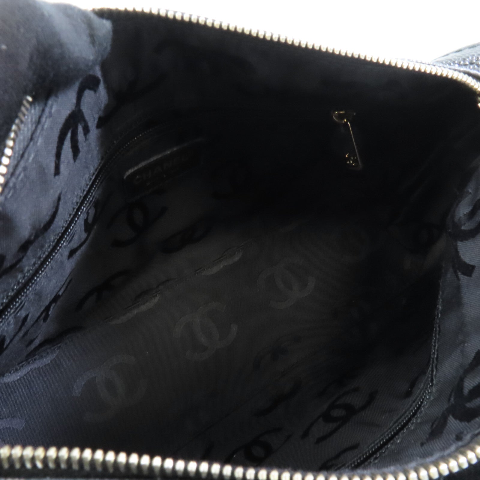 CHANEL 【激減優惠】Caviar皮革Shoulder Bag銀扣肩背袋黑色