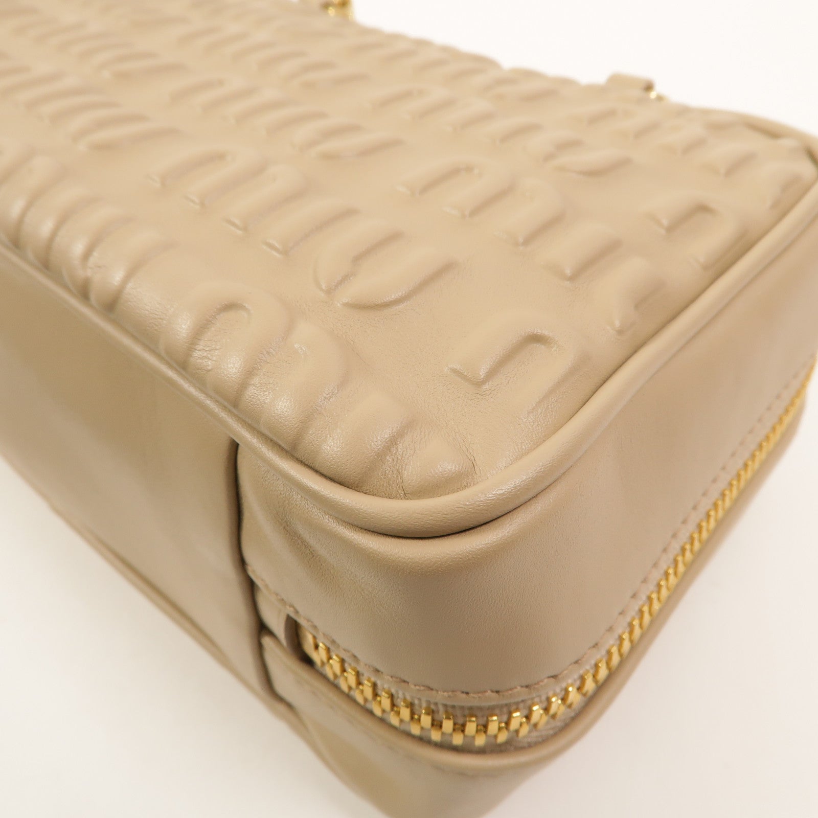 Miu Miu 牛皮皮革Softy Logo Bag鏈帶肩背袋