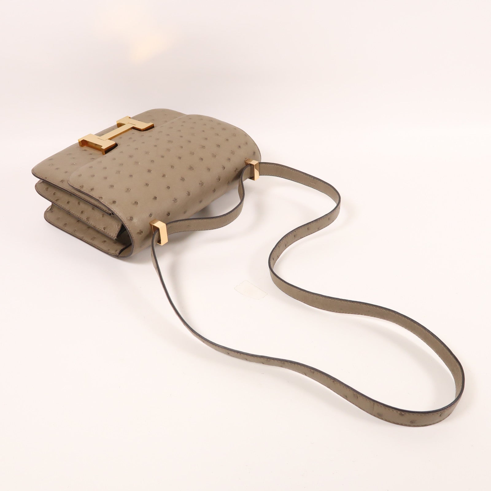 HERMES 鴕鳥皮革Constance 24金扣肩背袋