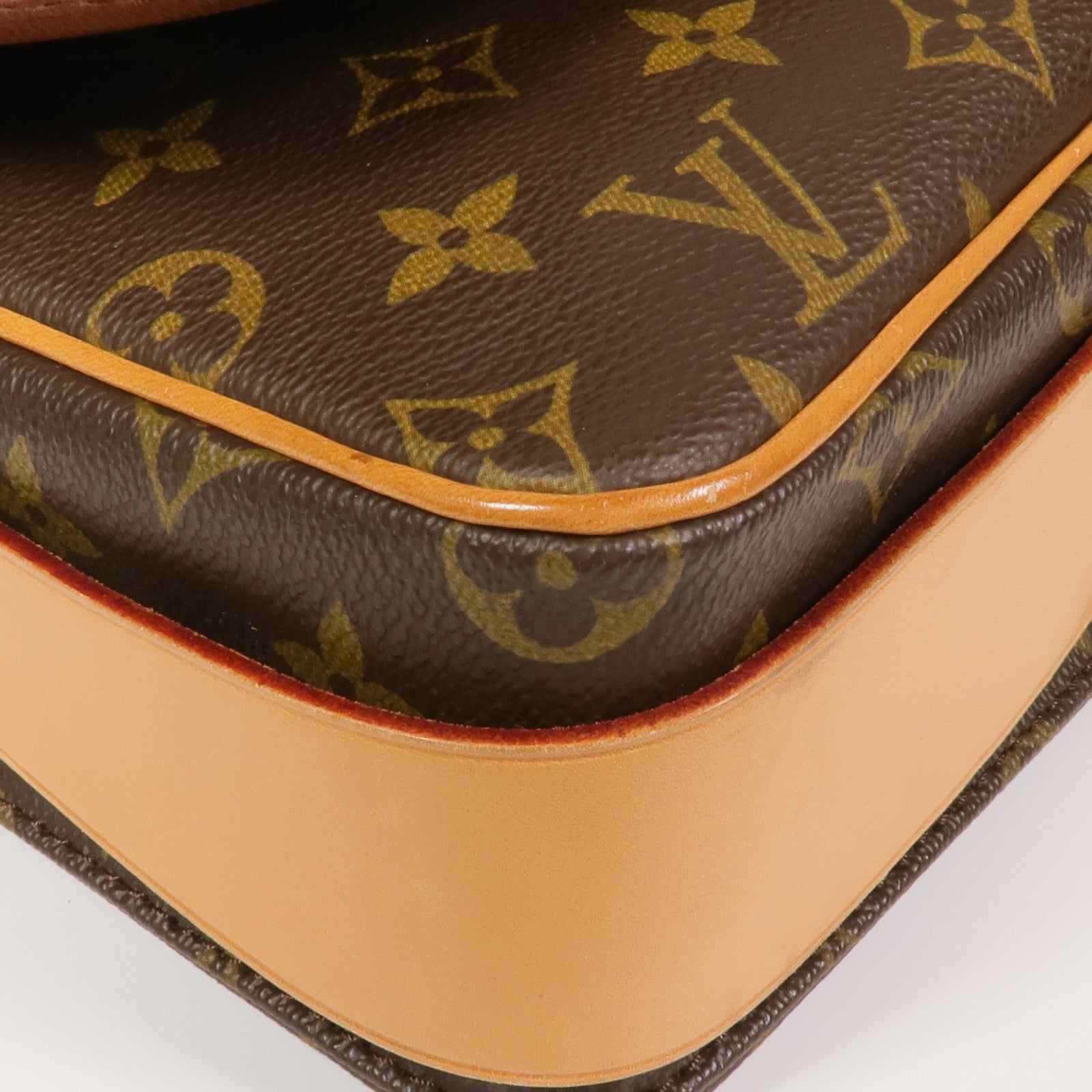 LOUIS VUITTON Monogram Cartouchiere GM金扣肩背袋