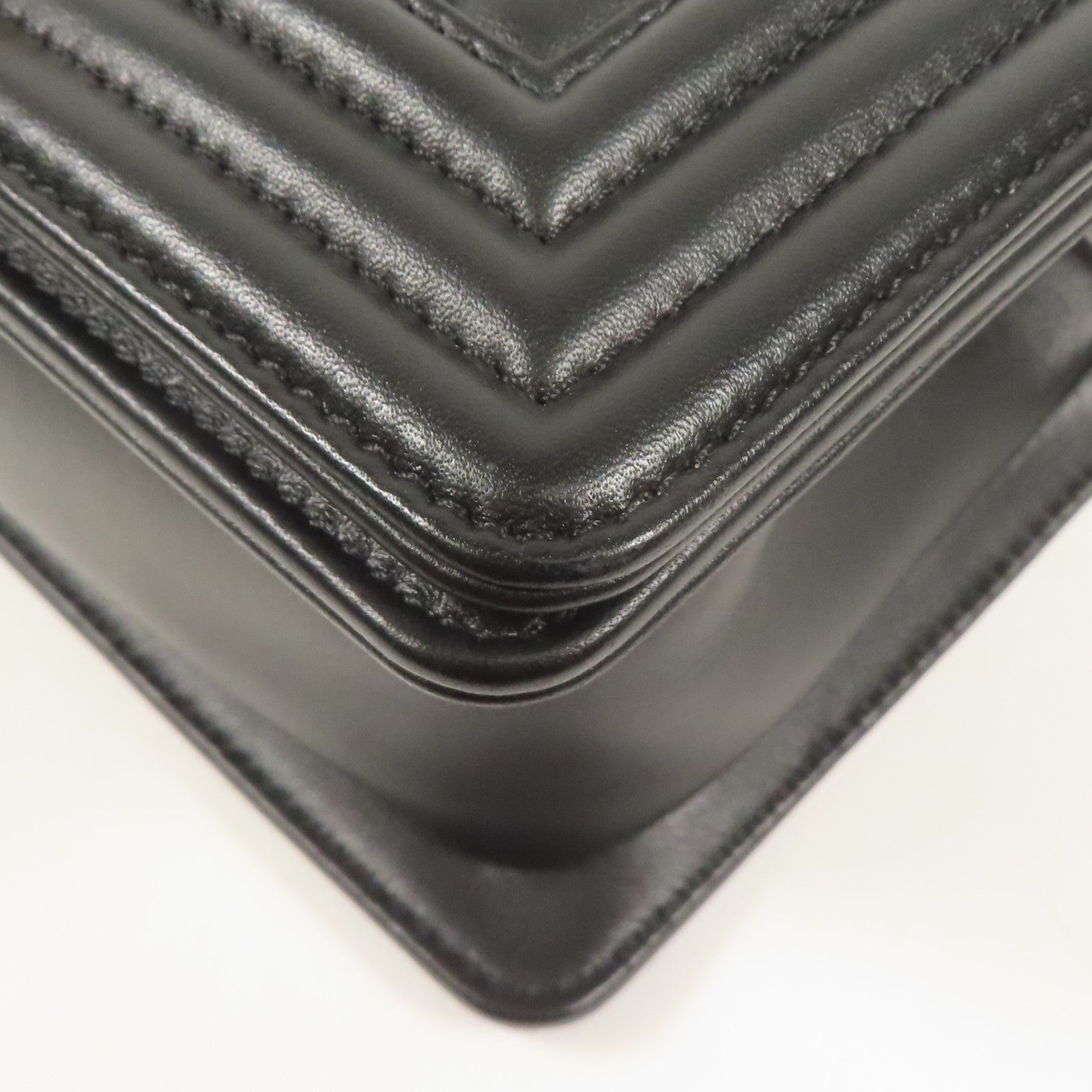 CHANEL 羊皮皮革Boy 20金扣鏈帶肩背袋