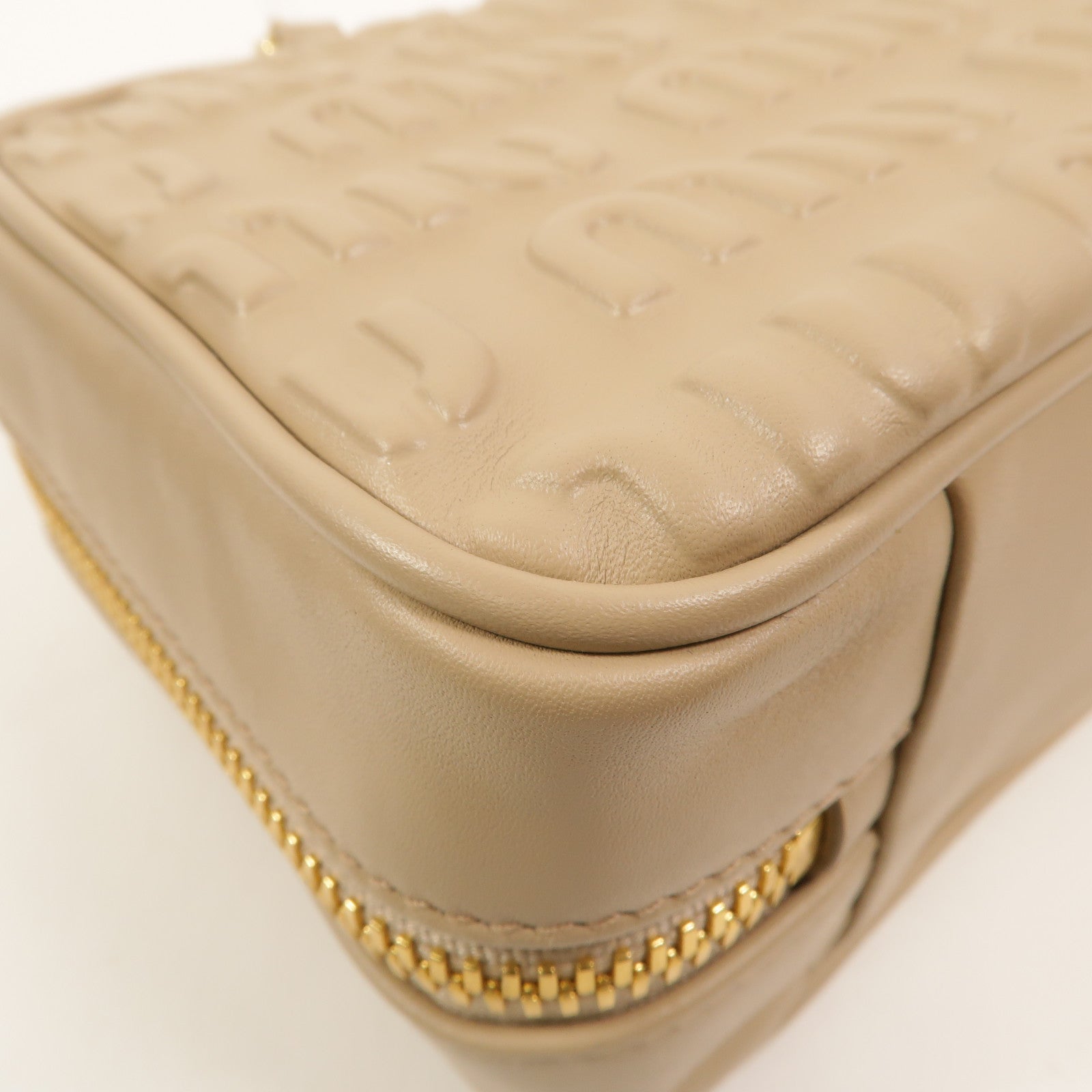Miu Miu 牛皮皮革Softy Logo Bag鏈帶肩背袋