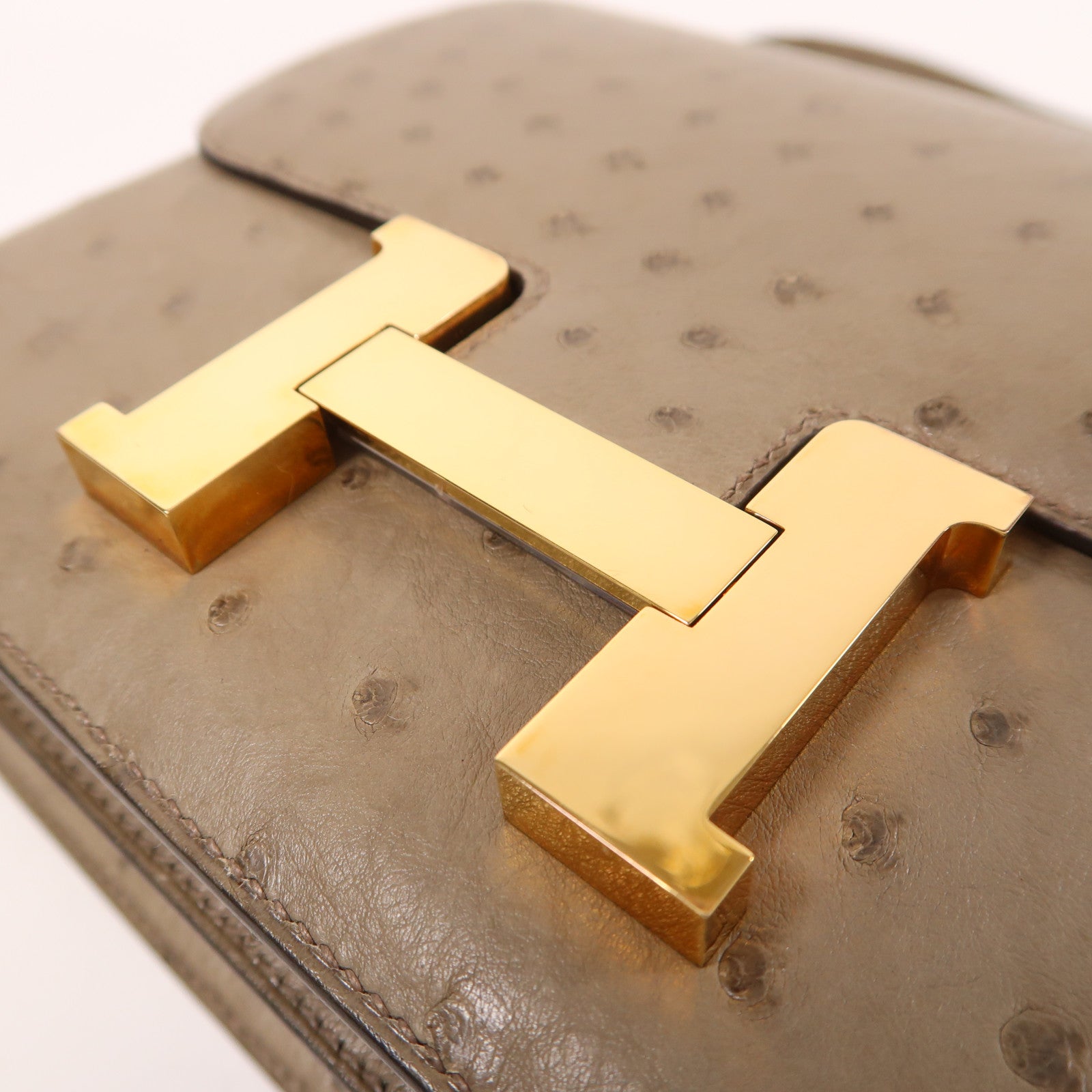 HERMES 鴕鳥皮革Constance 24金扣肩背袋
