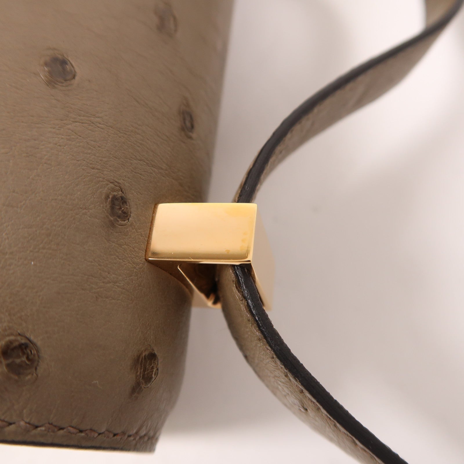 HERMES 鴕鳥皮革Constance 24金扣肩背袋