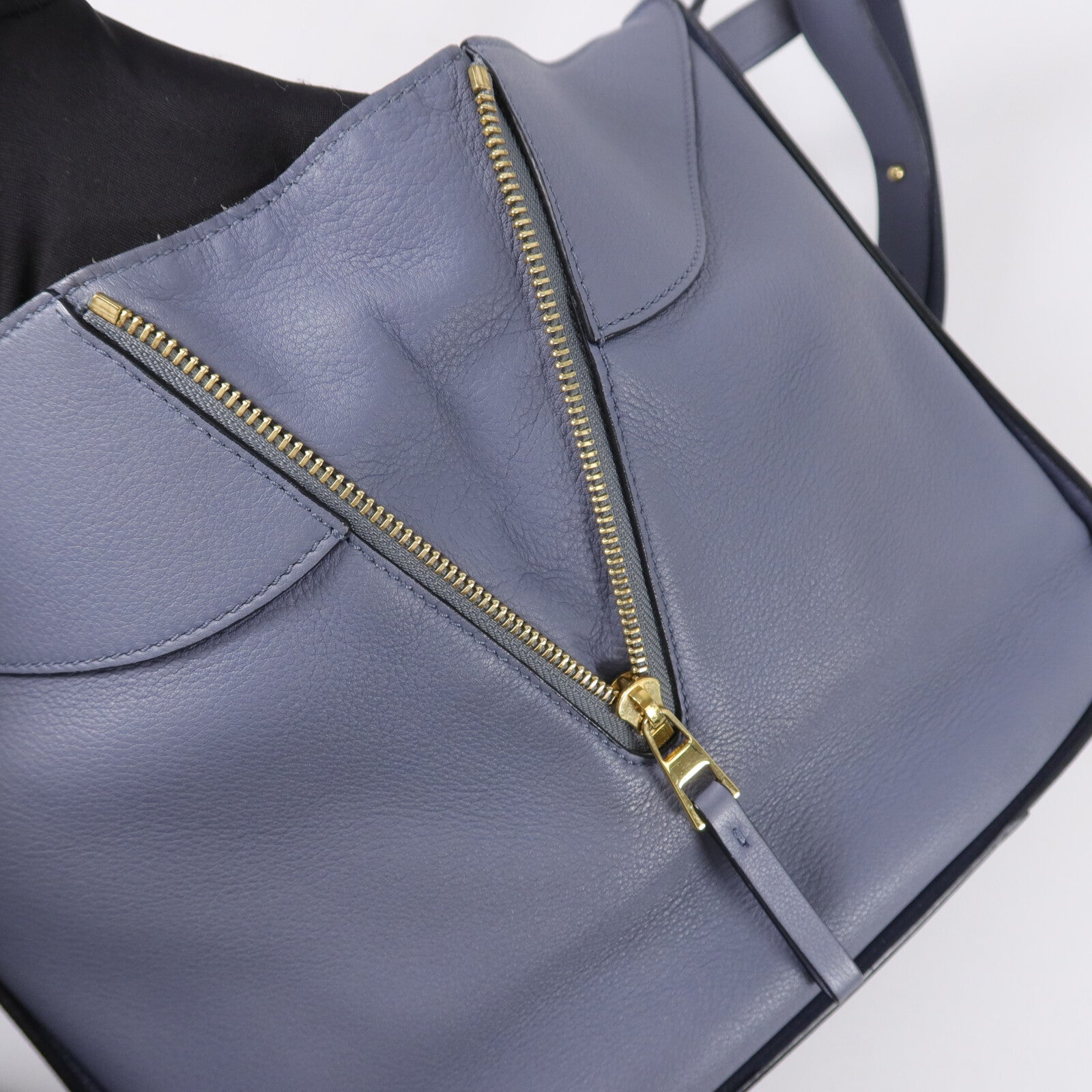 LOEWE 牛皮皮革Hammock Medium手挽肩背兩用袋