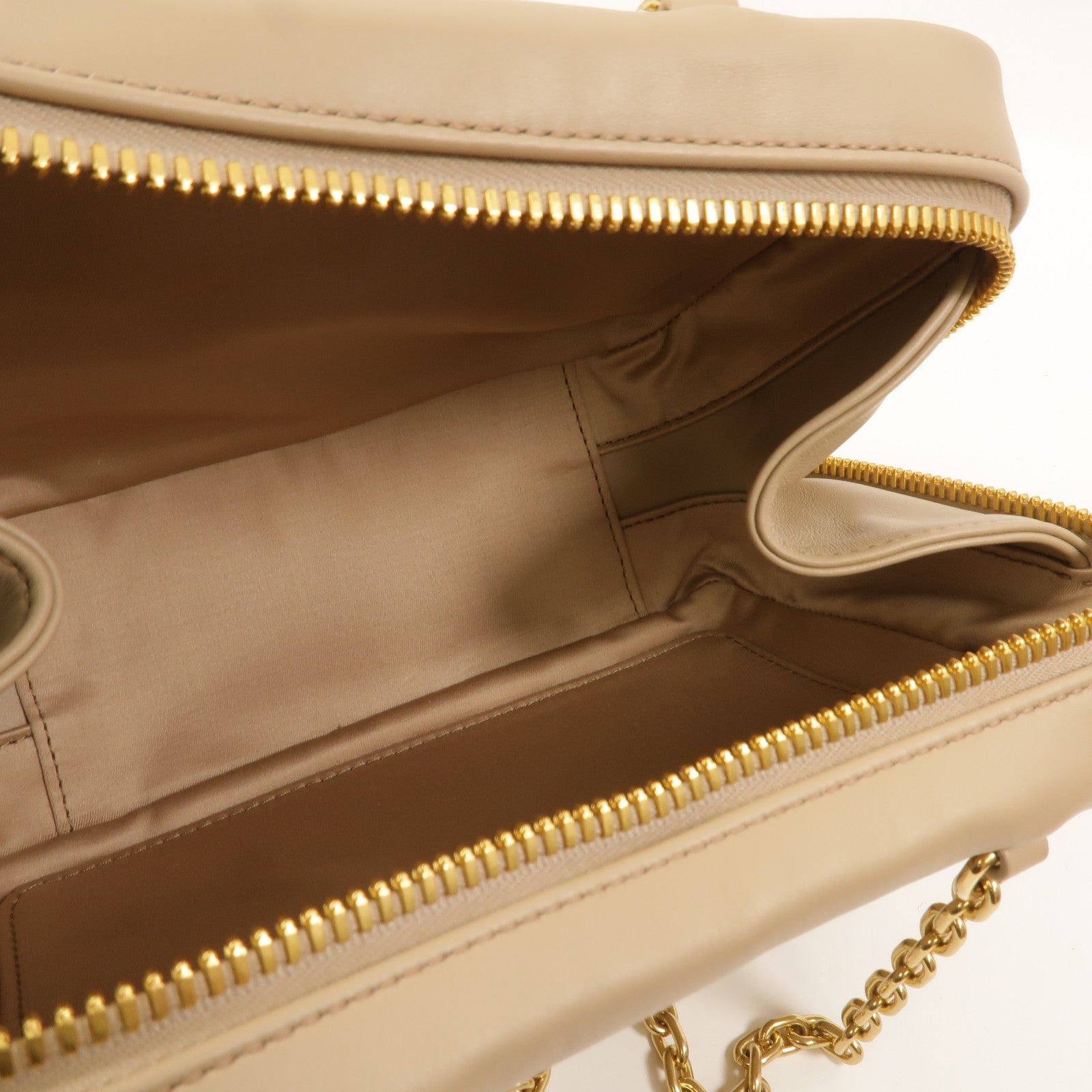 Miu Miu 牛皮皮革Softy Logo Bag鏈帶肩背袋