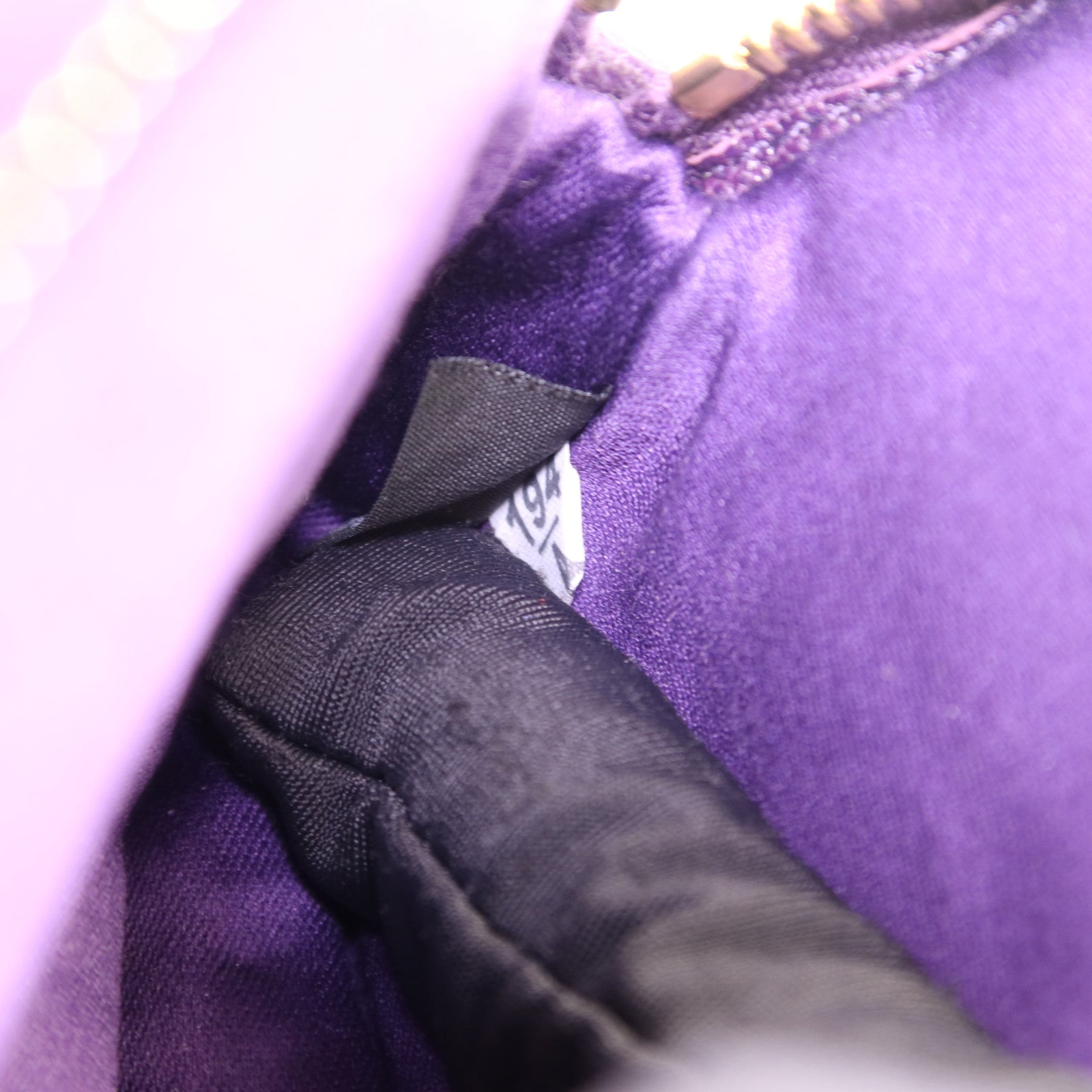 Miu Miu 牛皮皮革Handbag金扣手挽袋