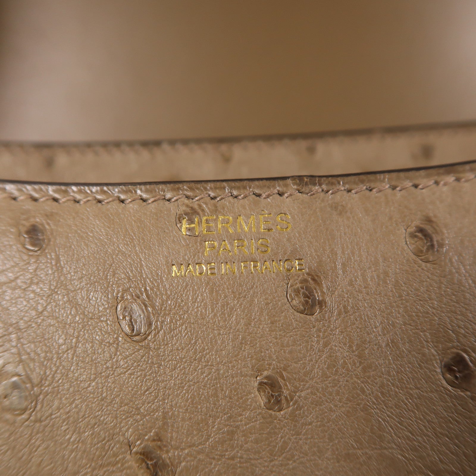 HERMES 鴕鳥皮革Constance 24金扣肩背袋