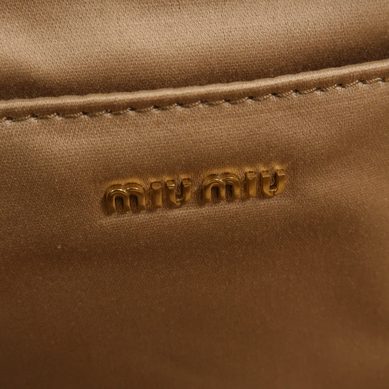 Miu Miu 牛皮皮革Softy Logo Bag鏈帶肩背袋