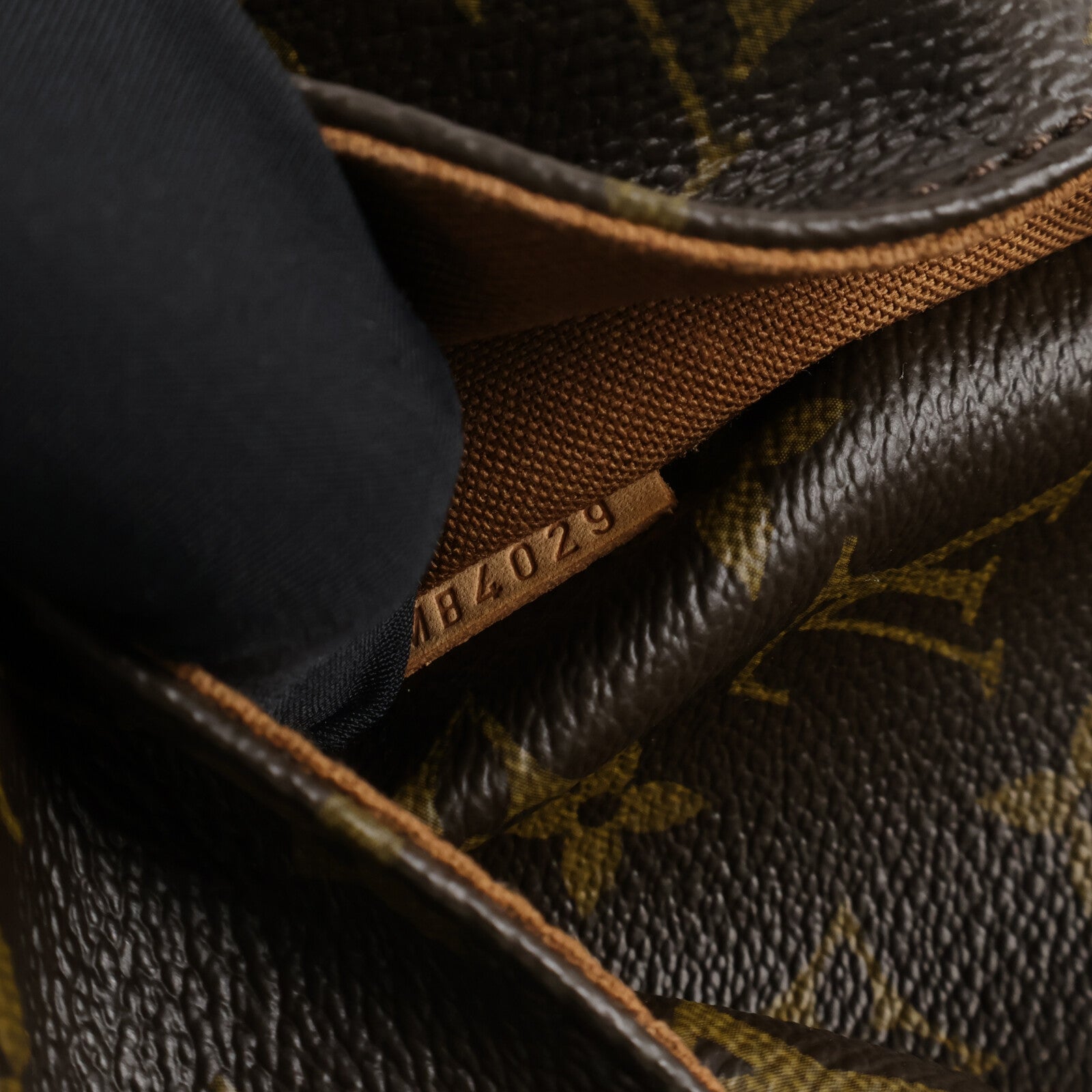 LOUIS VUITTON Monogram Totally MM肩背袋