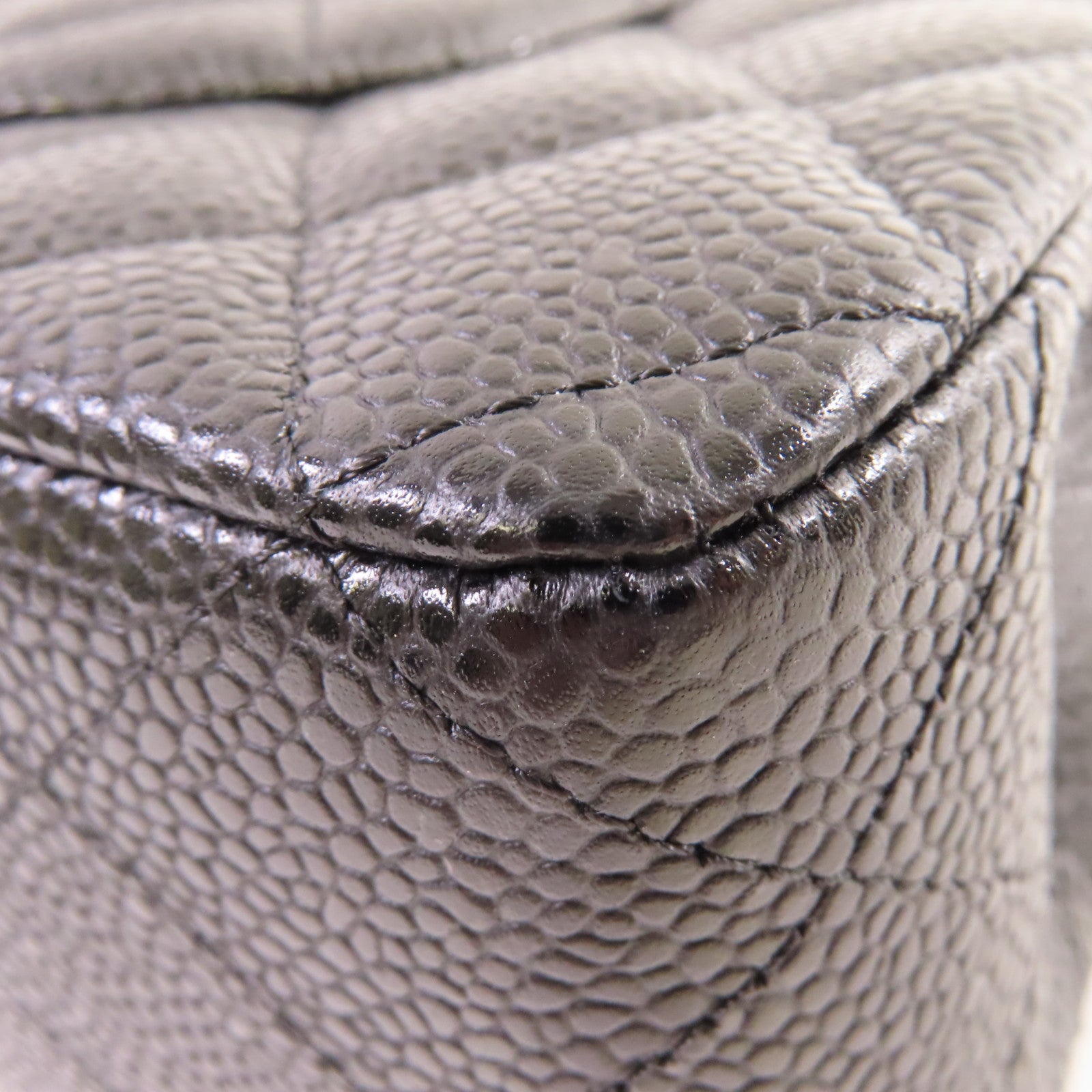 CHANEL 菱格Caviar皮革Classic Shoulder Bag金扣鏈帶肩背袋黑色
