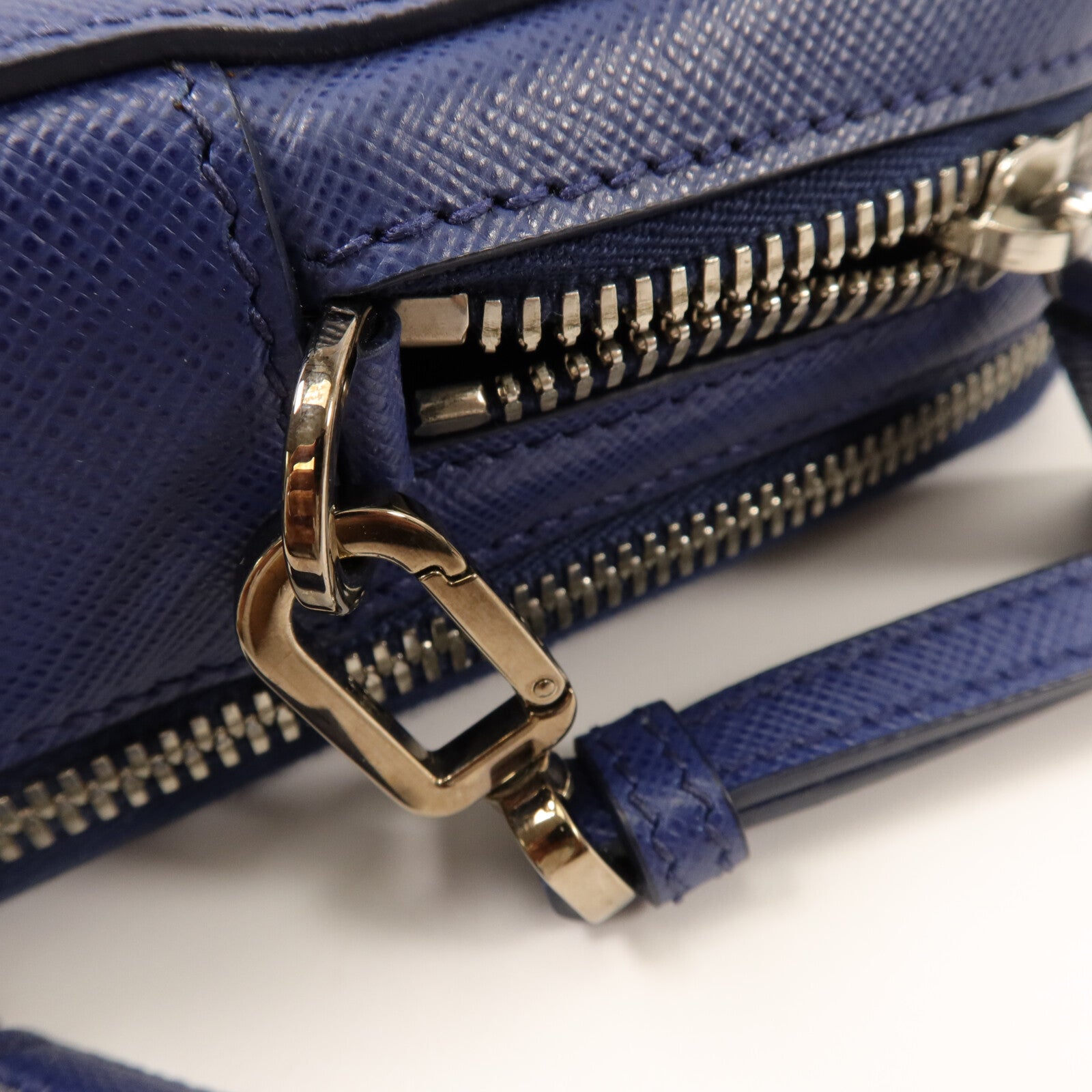 PRADA Saffiano皮革Double-Zipper Clutch手拿包