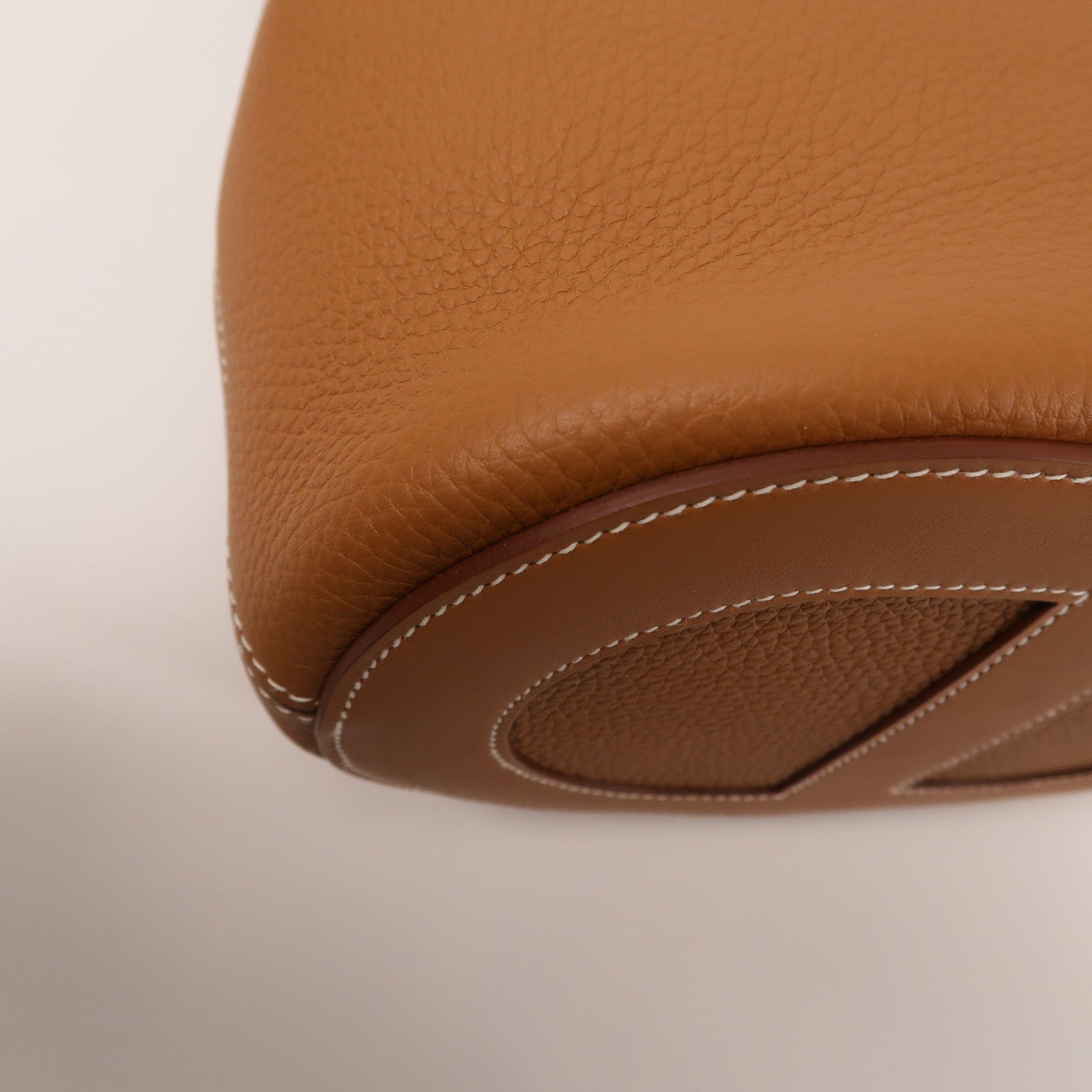 HERMES Clemence皮革In The Loop 23手挽袋Gold