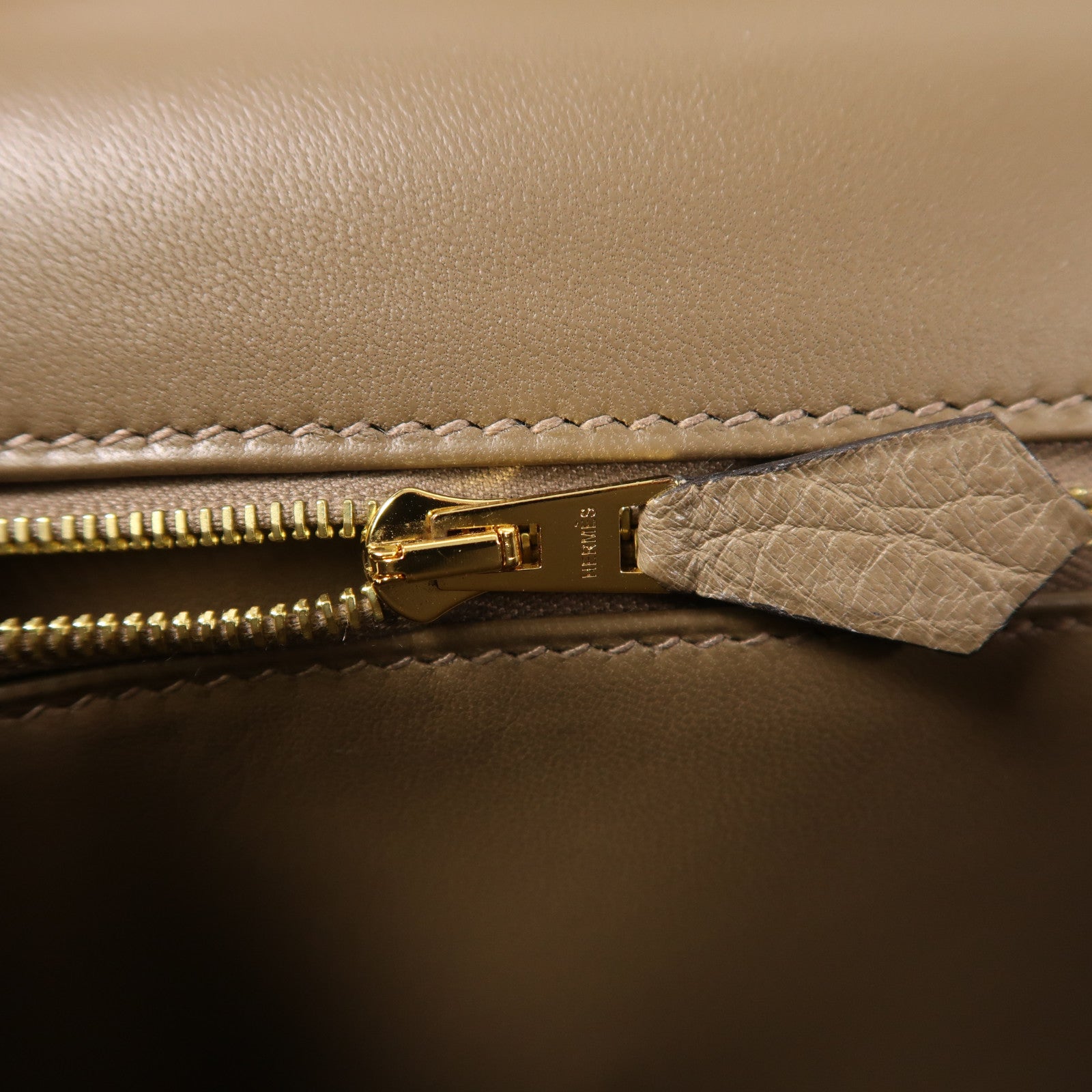 HERMES 鴕鳥皮革Constance 24金扣肩背袋