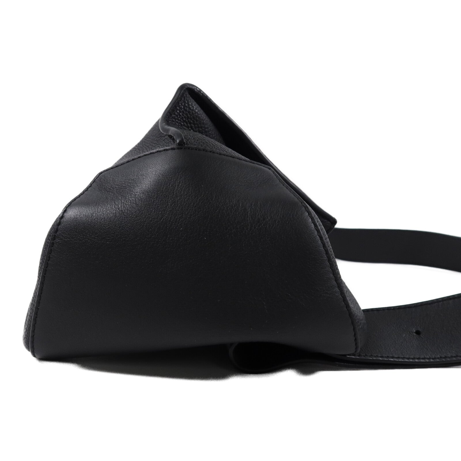 LOEWE 牛皮皮革Anton Sling肩背袋