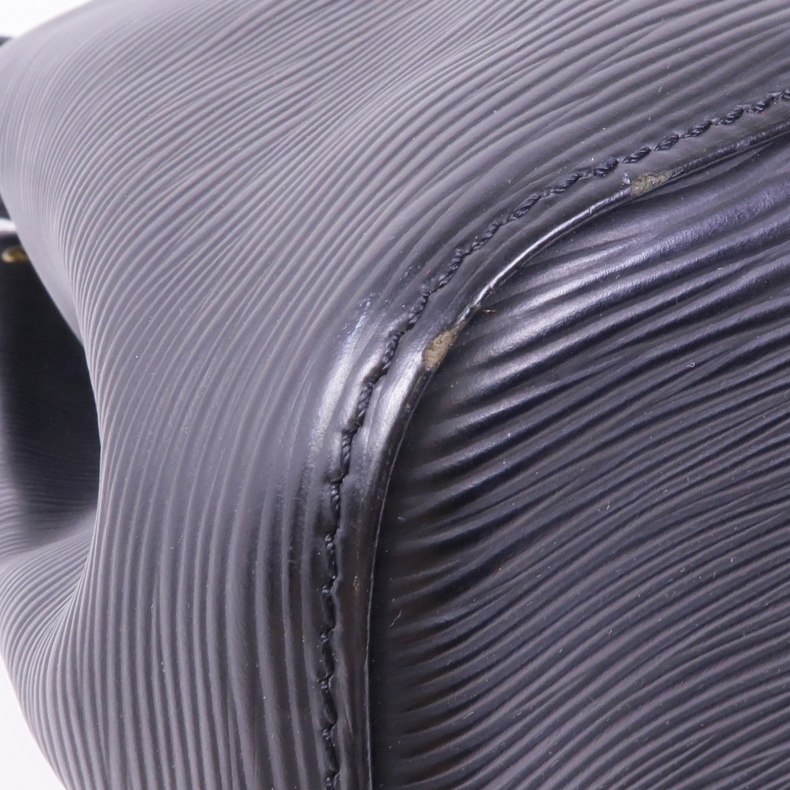 LOUIS VUITTON Epi Petit Noe金扣肩背袋