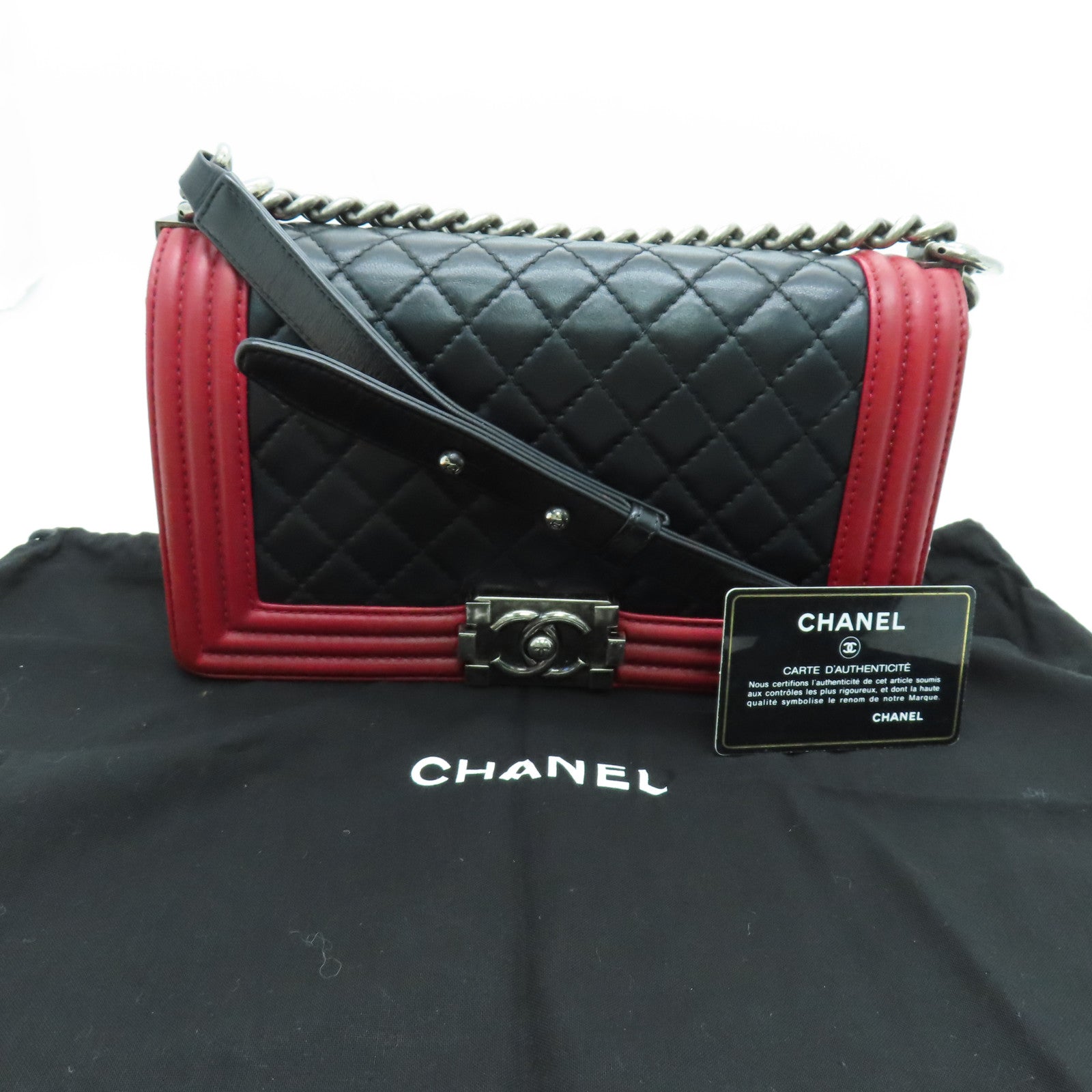 CHANEL 【清倉大減價】菱格羊皮Boy Chanel Shoulder Bag銀扣鏈帶肩背袋黑紅色