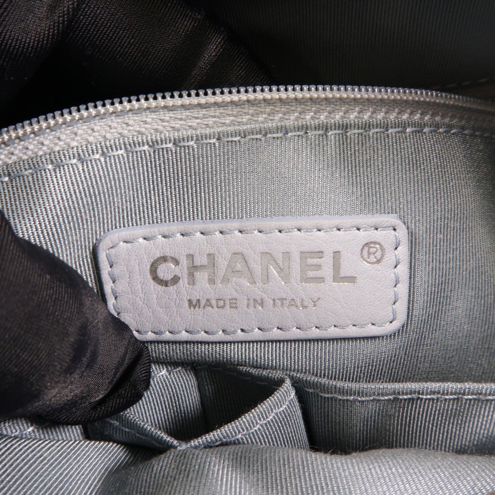 CHANEL 牛皮皮革Gabrielle Medium鏈帶肩背袋