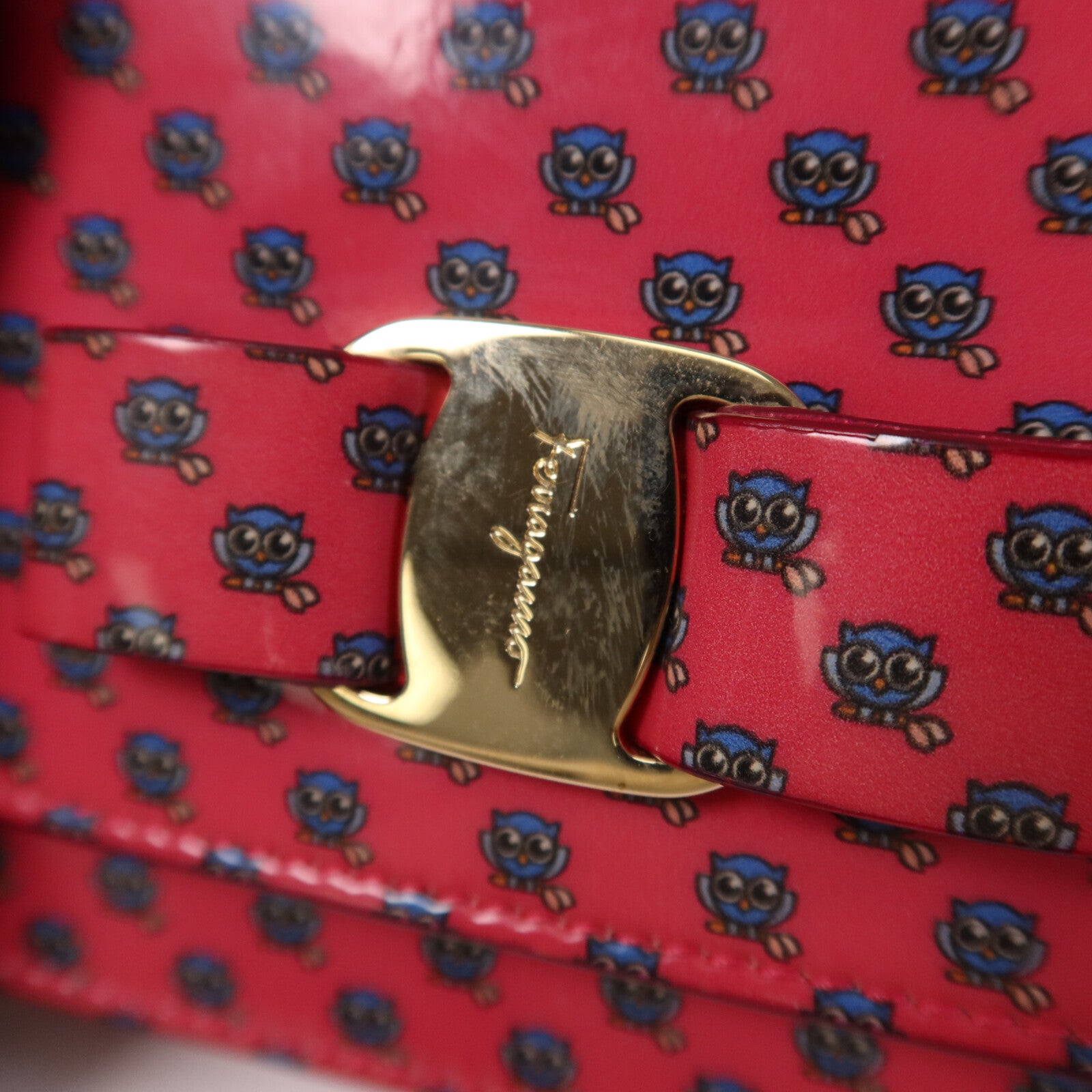 Salvatore Ferragamo 塗層帆布Mini Vara Zoo金扣肩背袋
