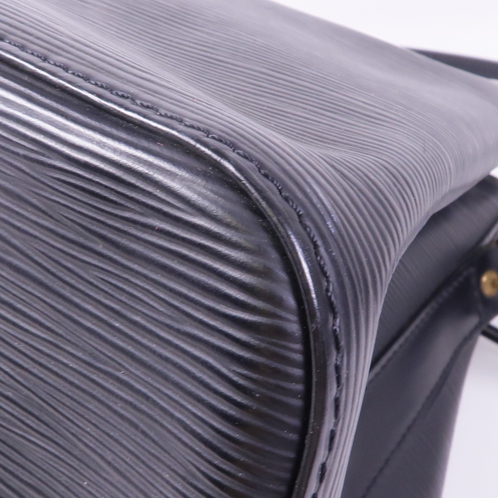 LOUIS VUITTON Epi Petit Noe金扣肩背袋