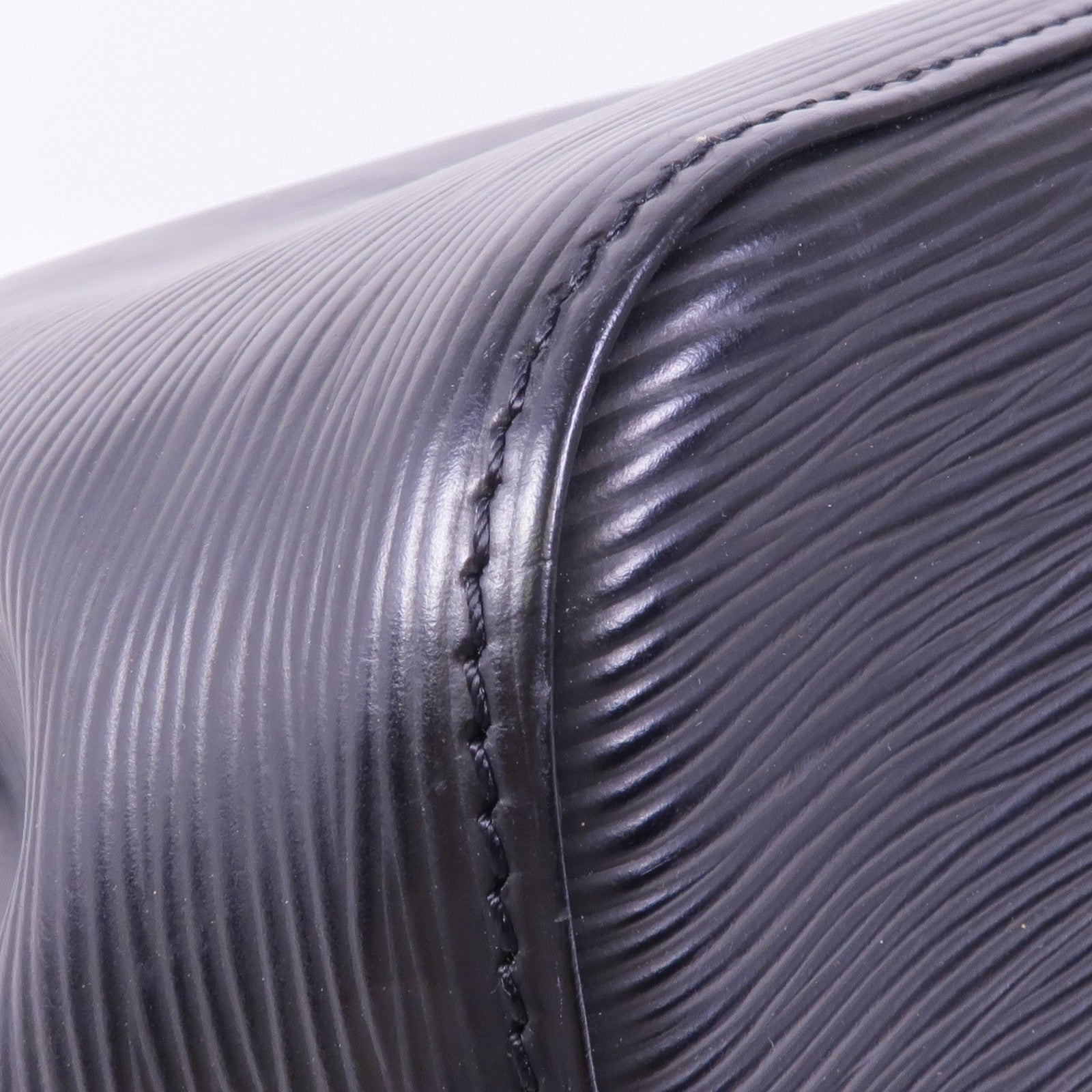 LOUIS VUITTON Epi Petit Noe金扣肩背袋