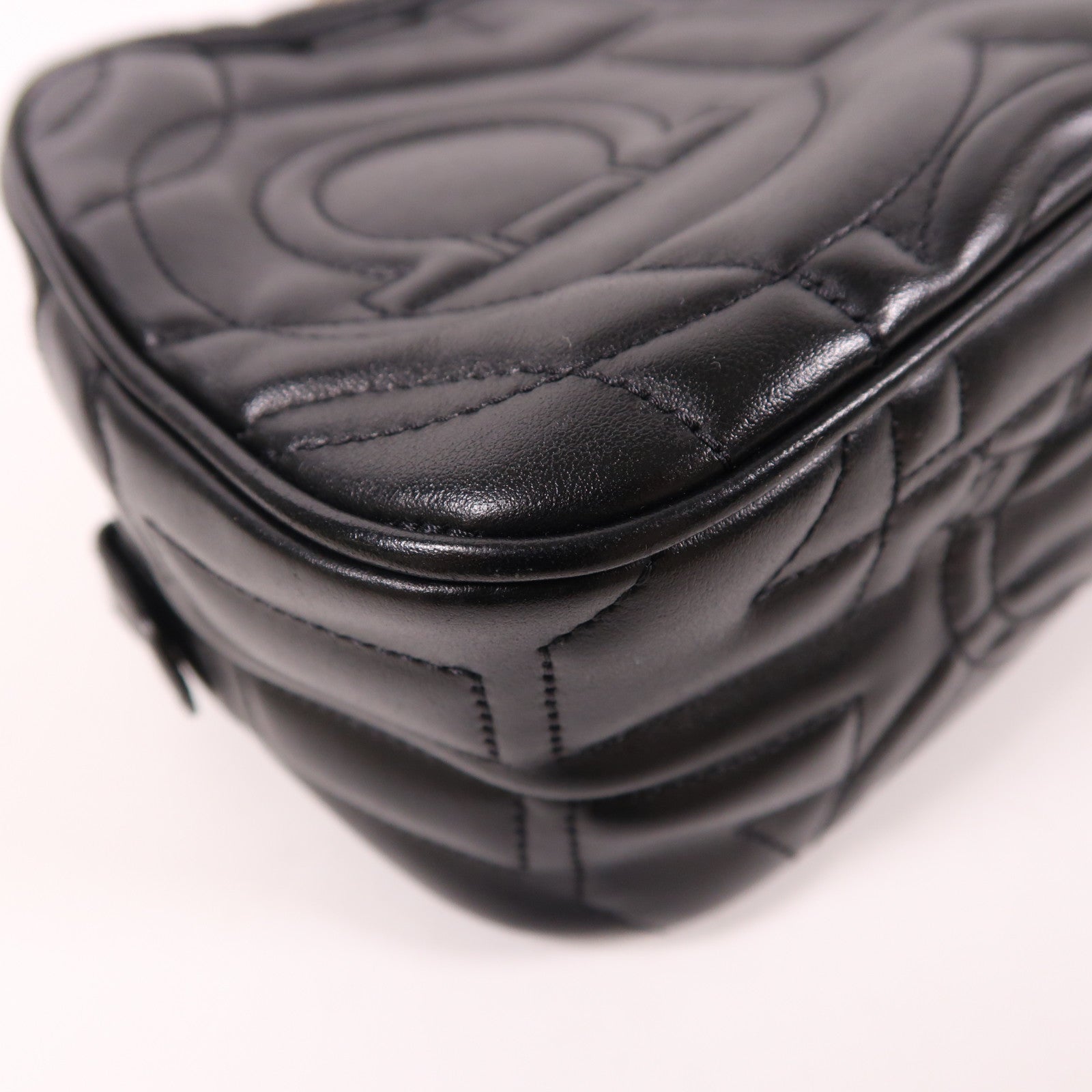 Salvatore Ferragamo 牛皮皮革Shoulder Bag金扣鏈帶肩背袋