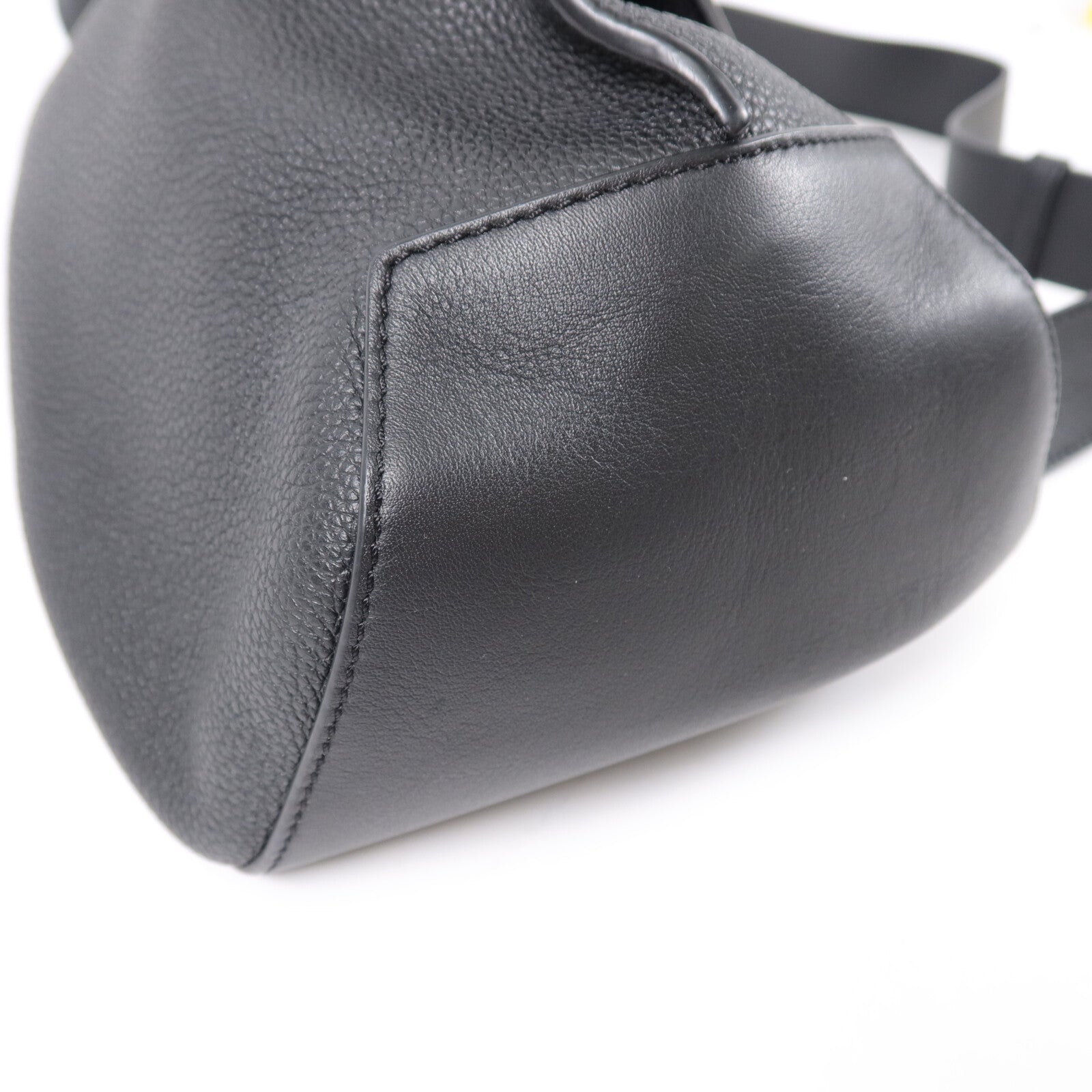 LOEWE 牛皮皮革Anton Sling肩背袋