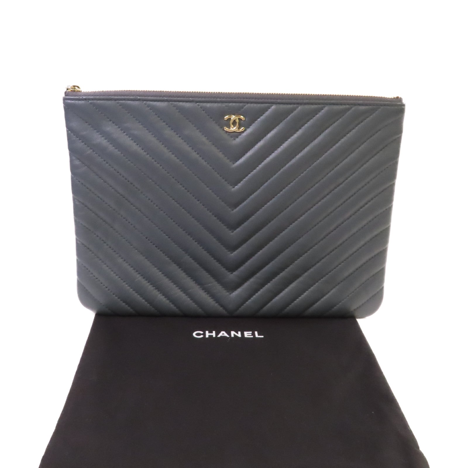 CHANEL 斜紋羊皮皮革Pouch金扣手拿包灰色