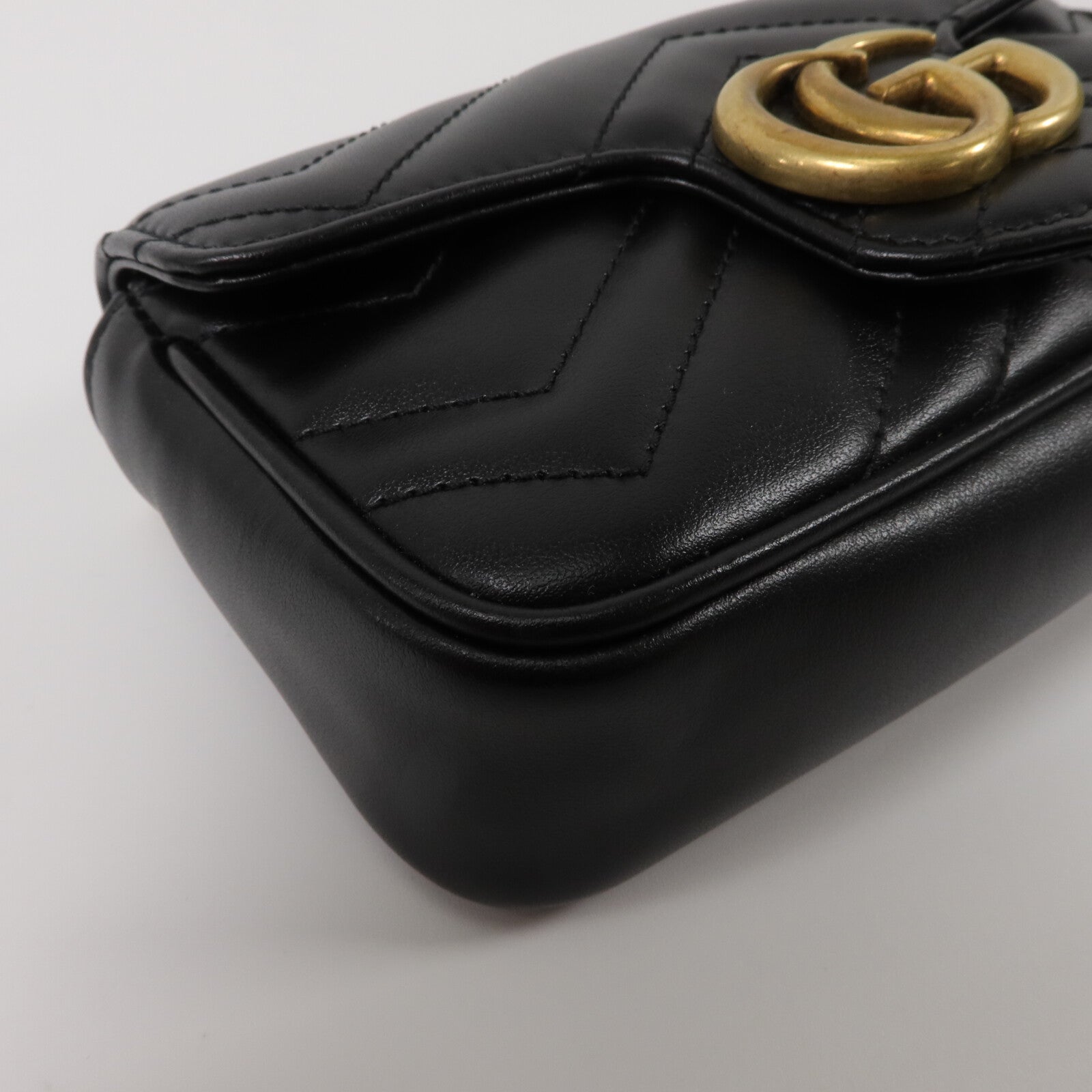 GUCCI 牛皮皮革GG Marmont Super Mini鏈帶肩背袋