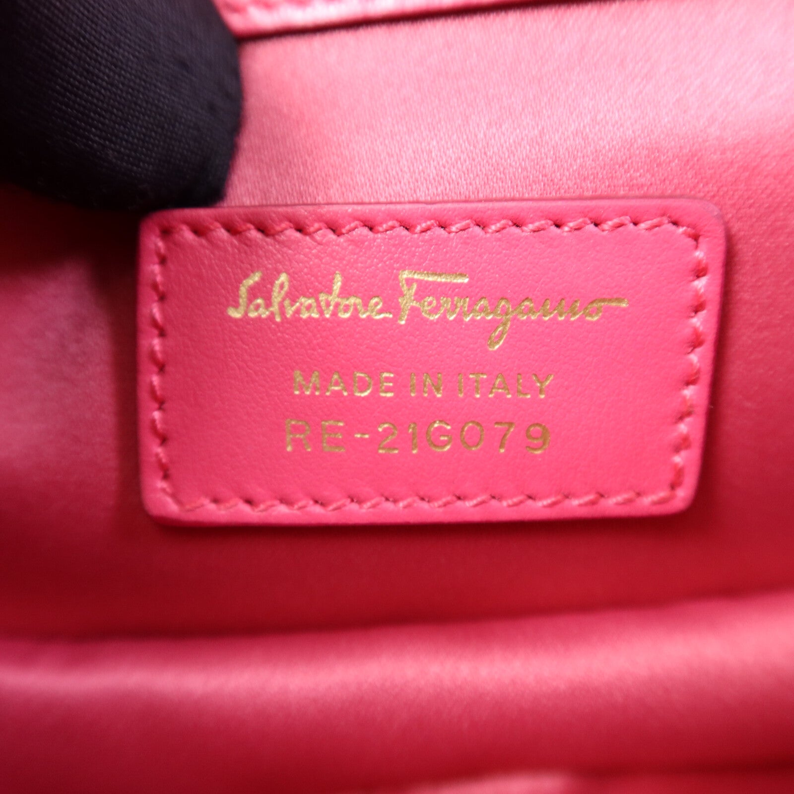 Salvatore Ferragamo 塗層帆布Mini Vara Zoo金扣肩背袋