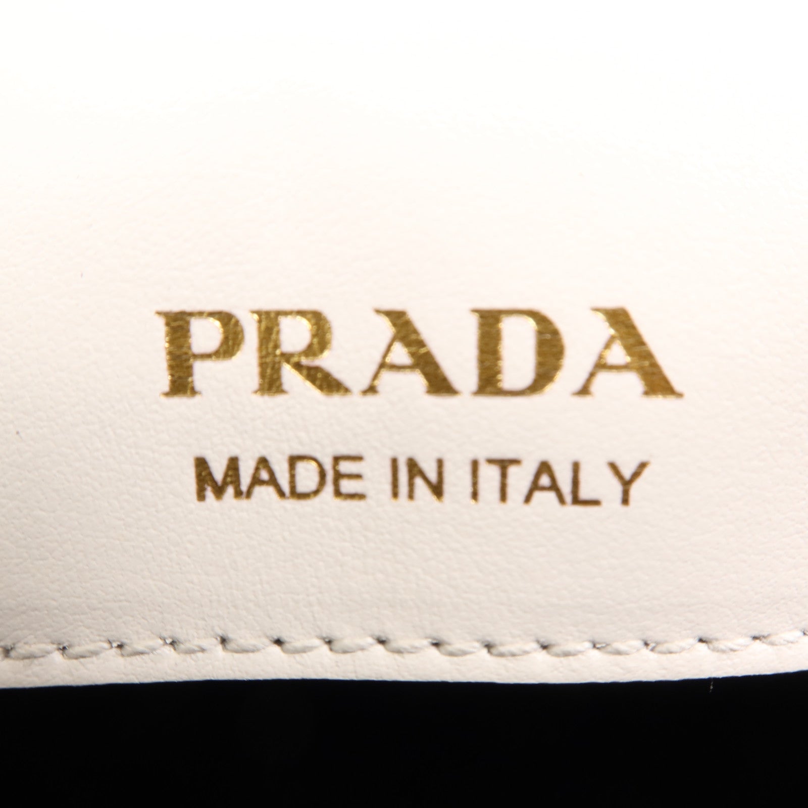 PRADA 牛皮皮革Saddle Corsaire金扣肩背袋