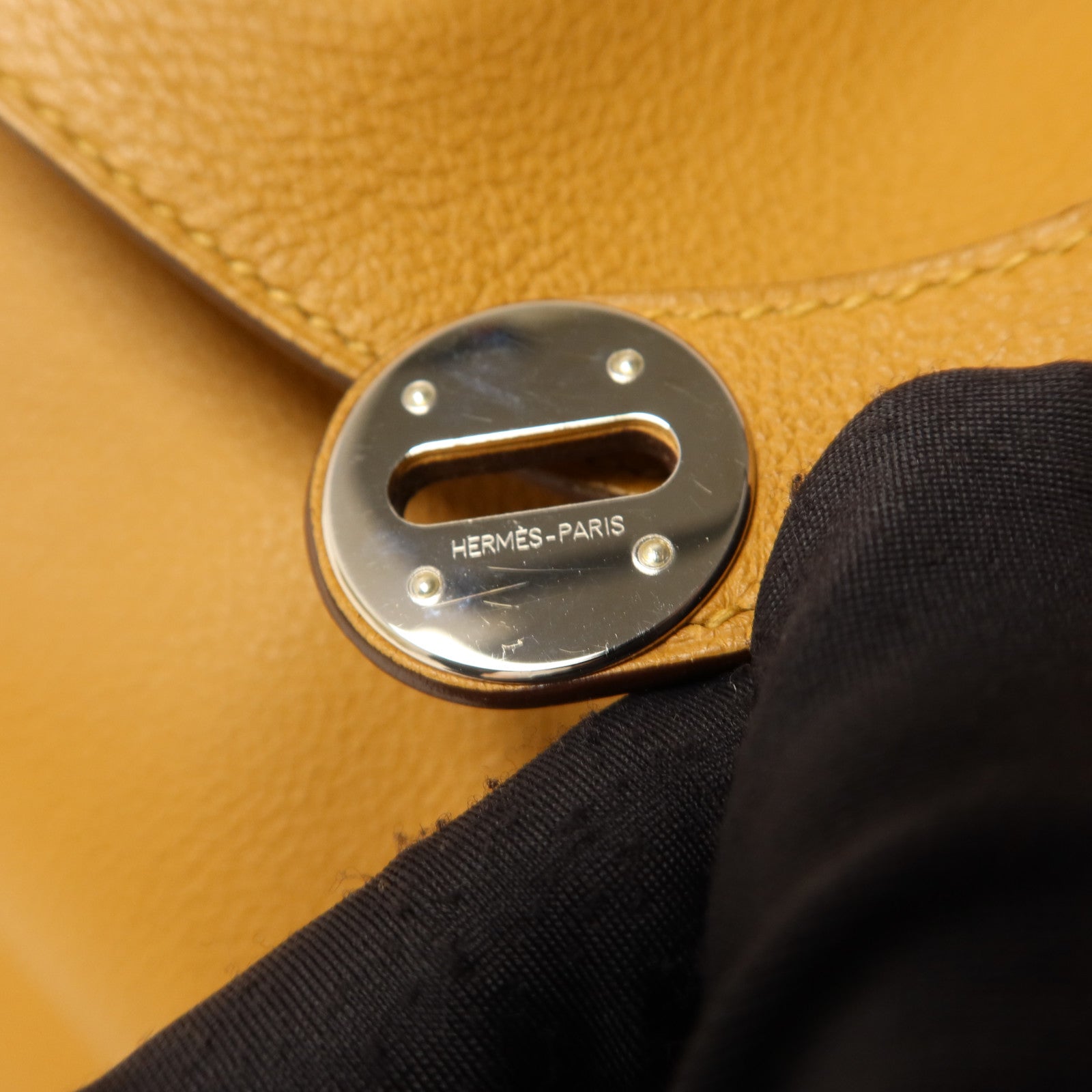 HERMES Evercolor皮革Lindy 30銀扣手挽肩背兩用袋Sesame