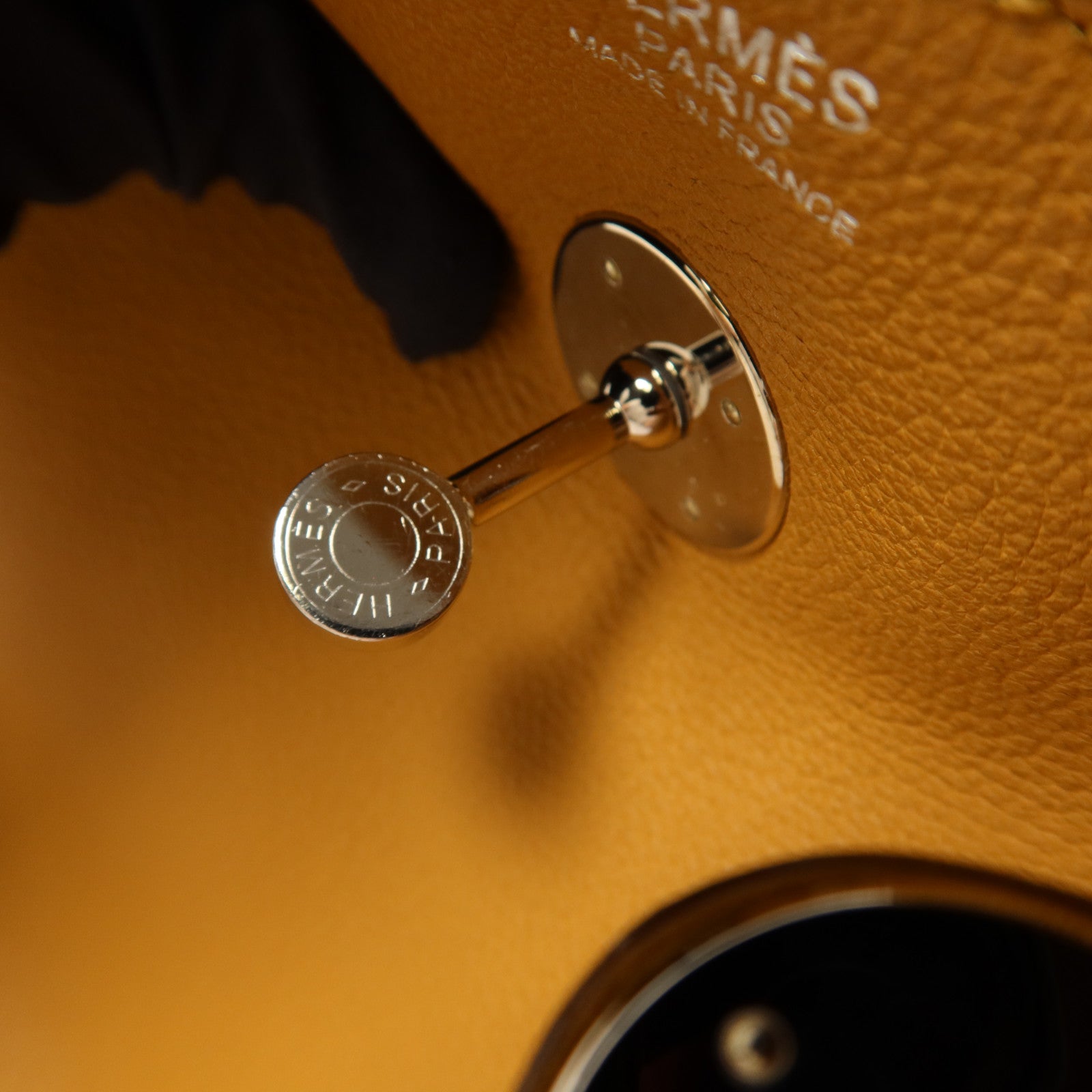 HERMES Evercolor皮革Lindy 30銀扣手挽肩背兩用袋Sesame