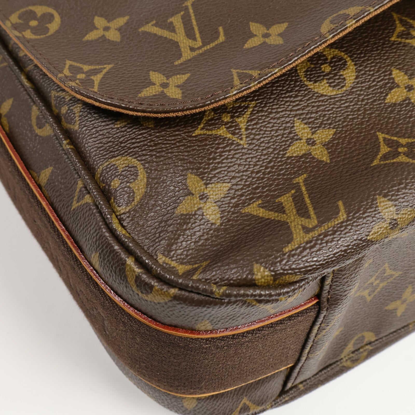 LOUIS VUITTON Monogram Beaubourg MM肩背袋