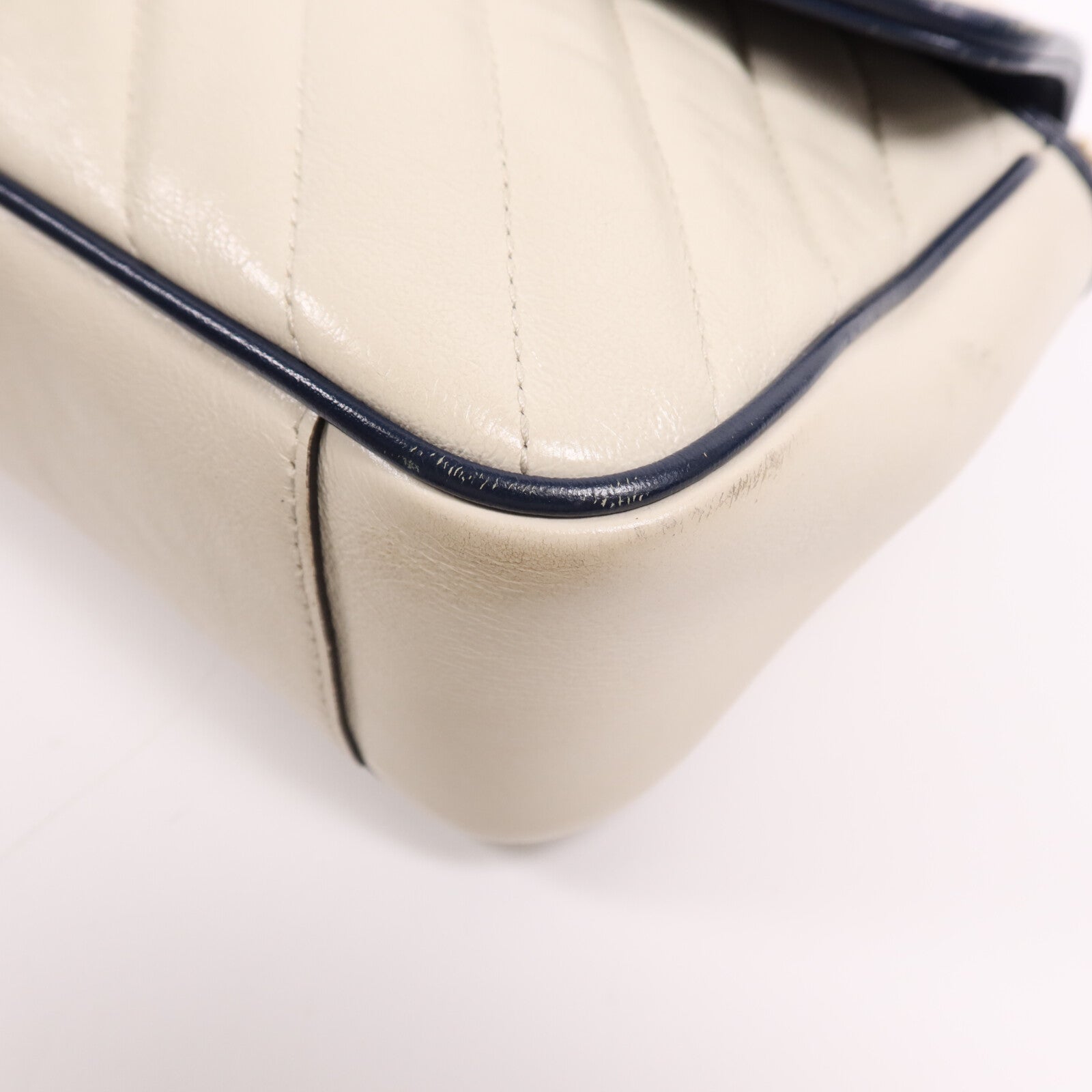 GUCCI 牛皮皮革GG Marmont金扣鏈帶肩背袋