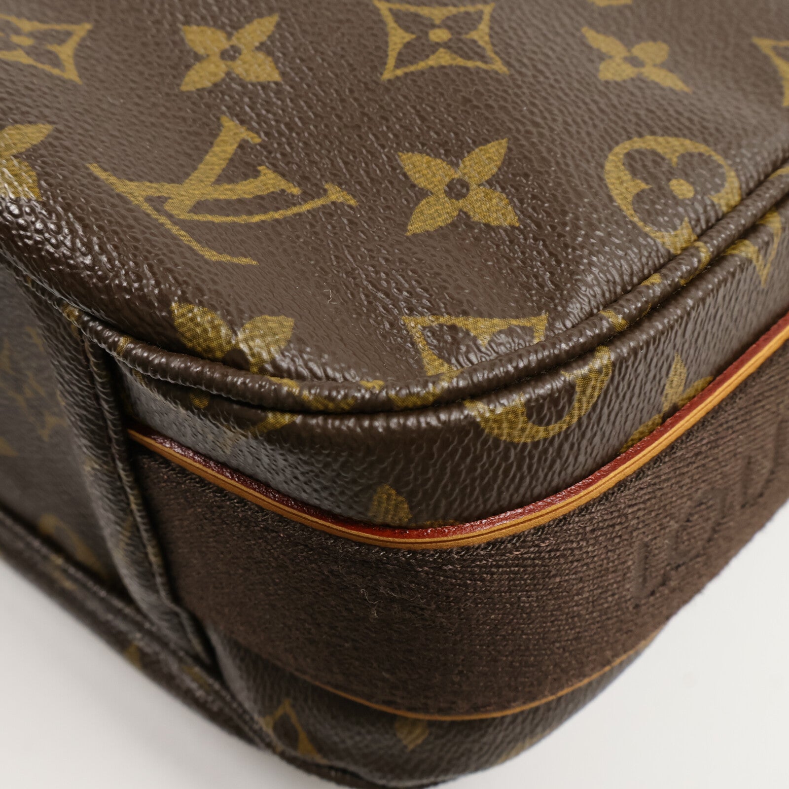 LOUIS VUITTON Monogram Beaubourg MM肩背袋