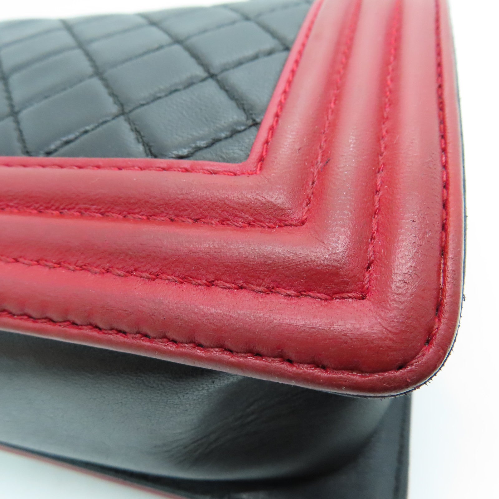 CHANEL 【清倉大減價】菱格羊皮Boy Chanel Shoulder Bag銀扣鏈帶肩背袋黑紅色