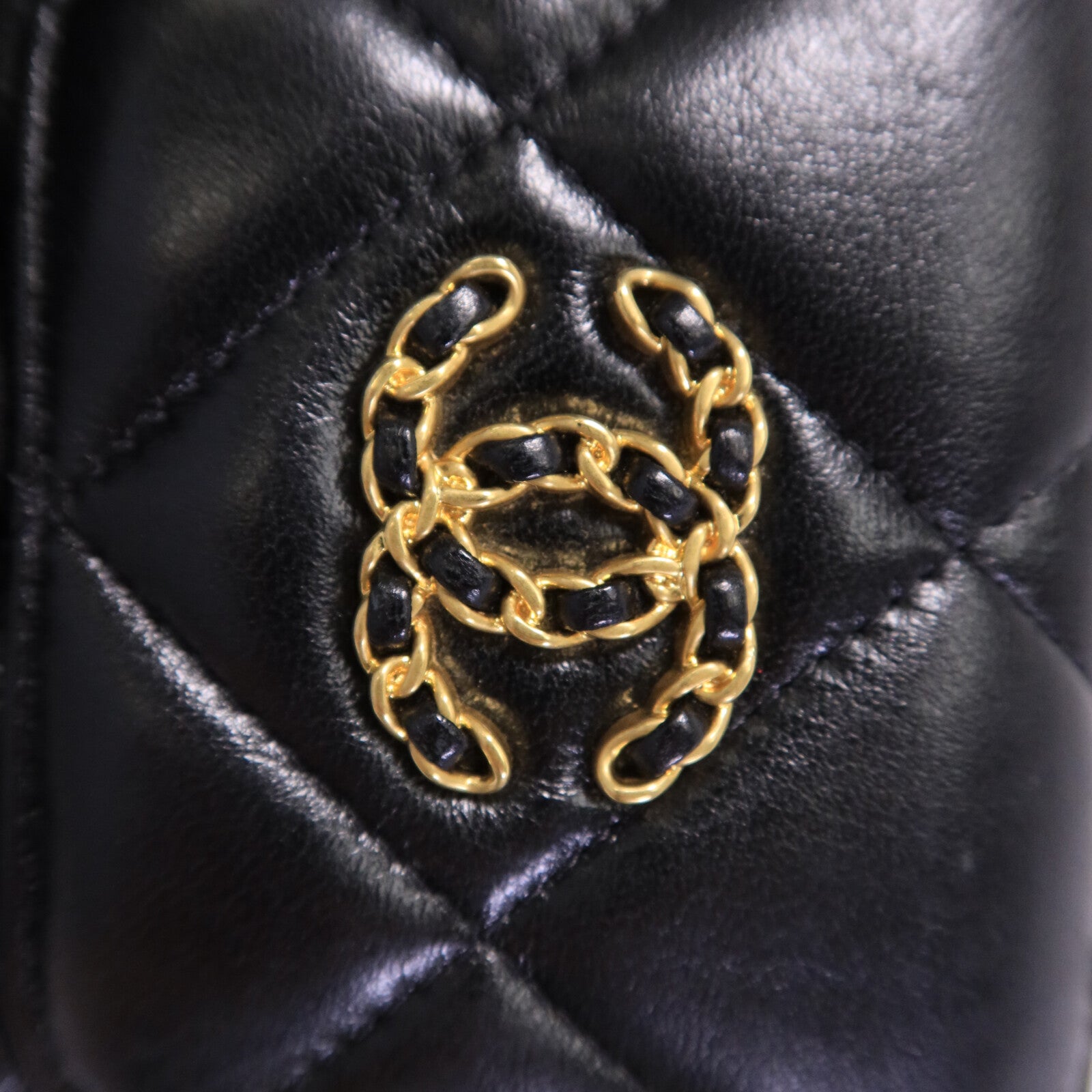 CHANEL 羊皮皮革Chanel 19 Phone Bag鏈帶手挽肩背兩用袋