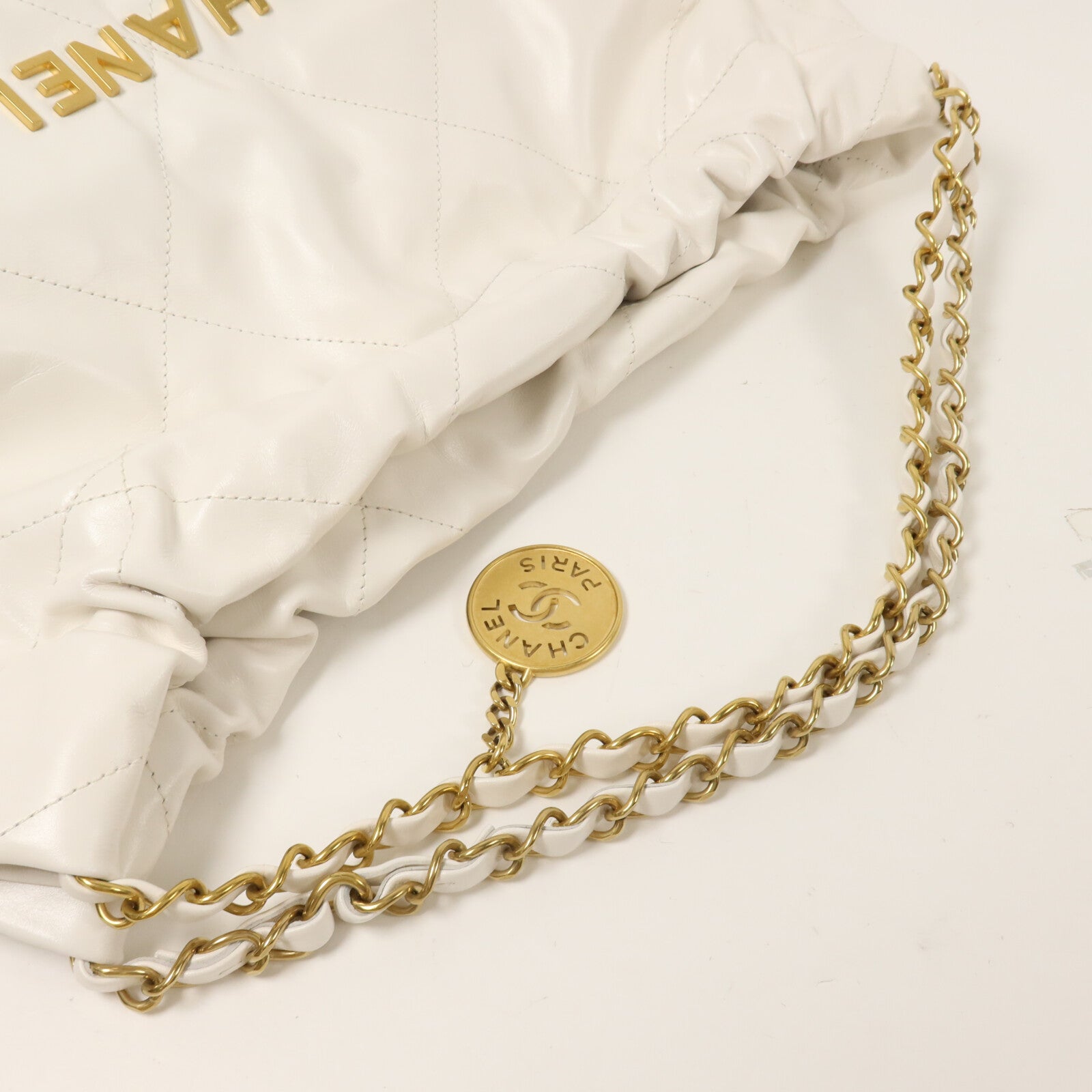 CHANEL 牛皮皮革Chanel 22 Bag鏈帶肩背袋