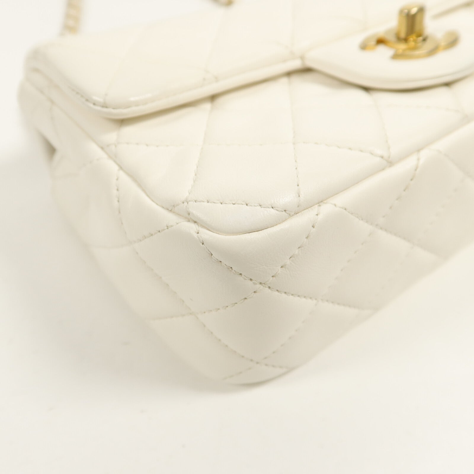 CHANEL 羊皮皮革Mini Classic 20 Gold Ball鏈帶肩背袋