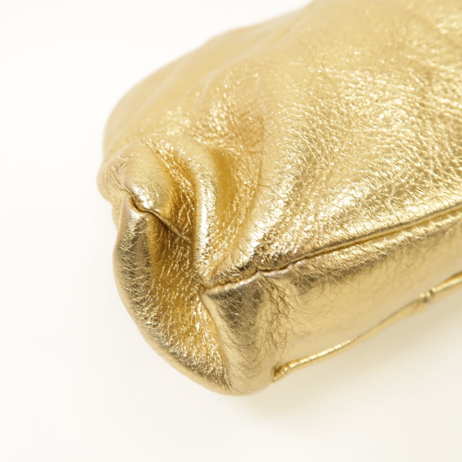 Miu Miu 牛皮皮革Clutch Bag金扣手拿包金色