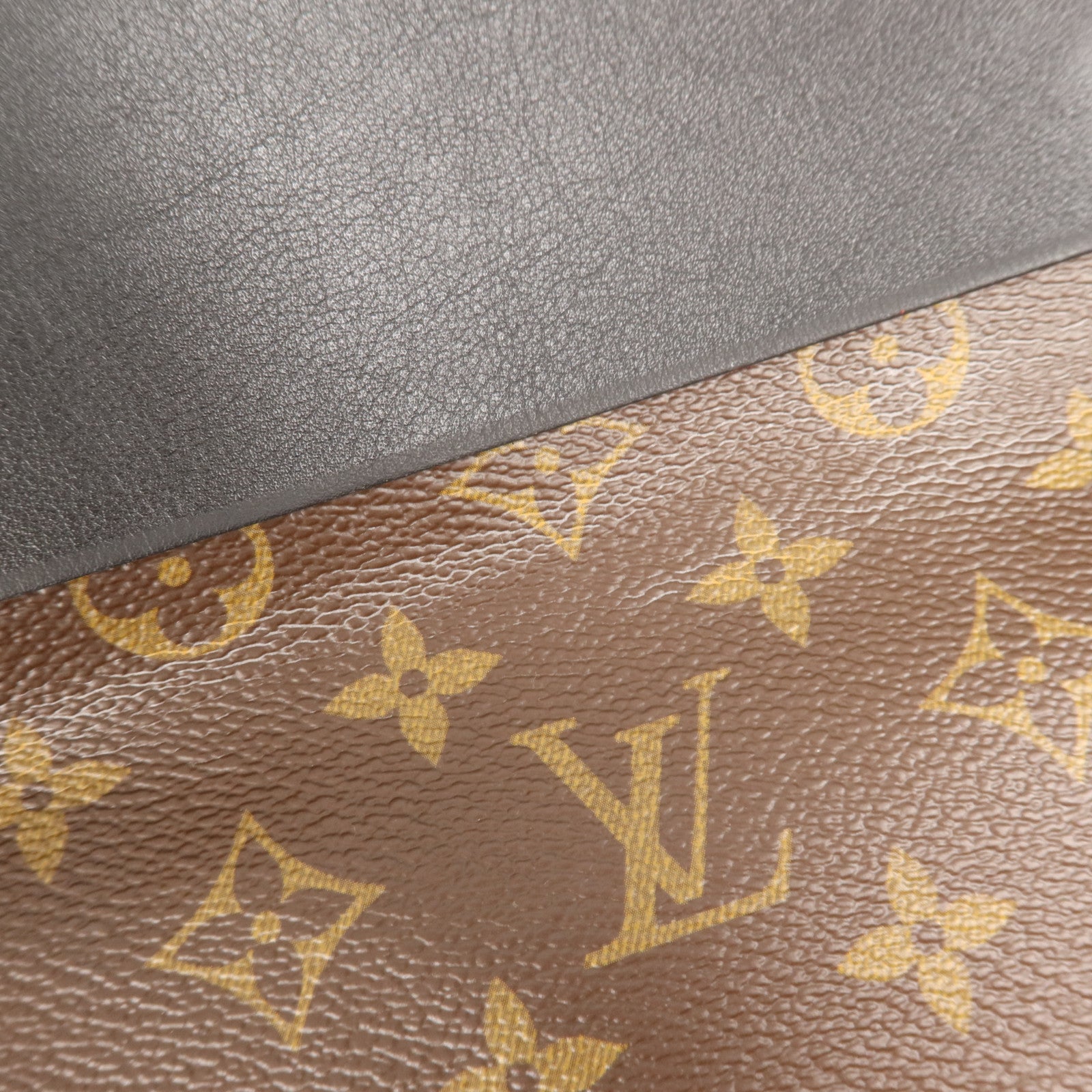 LOUIS VUITTON Monogram Tuileries金扣肩背袋