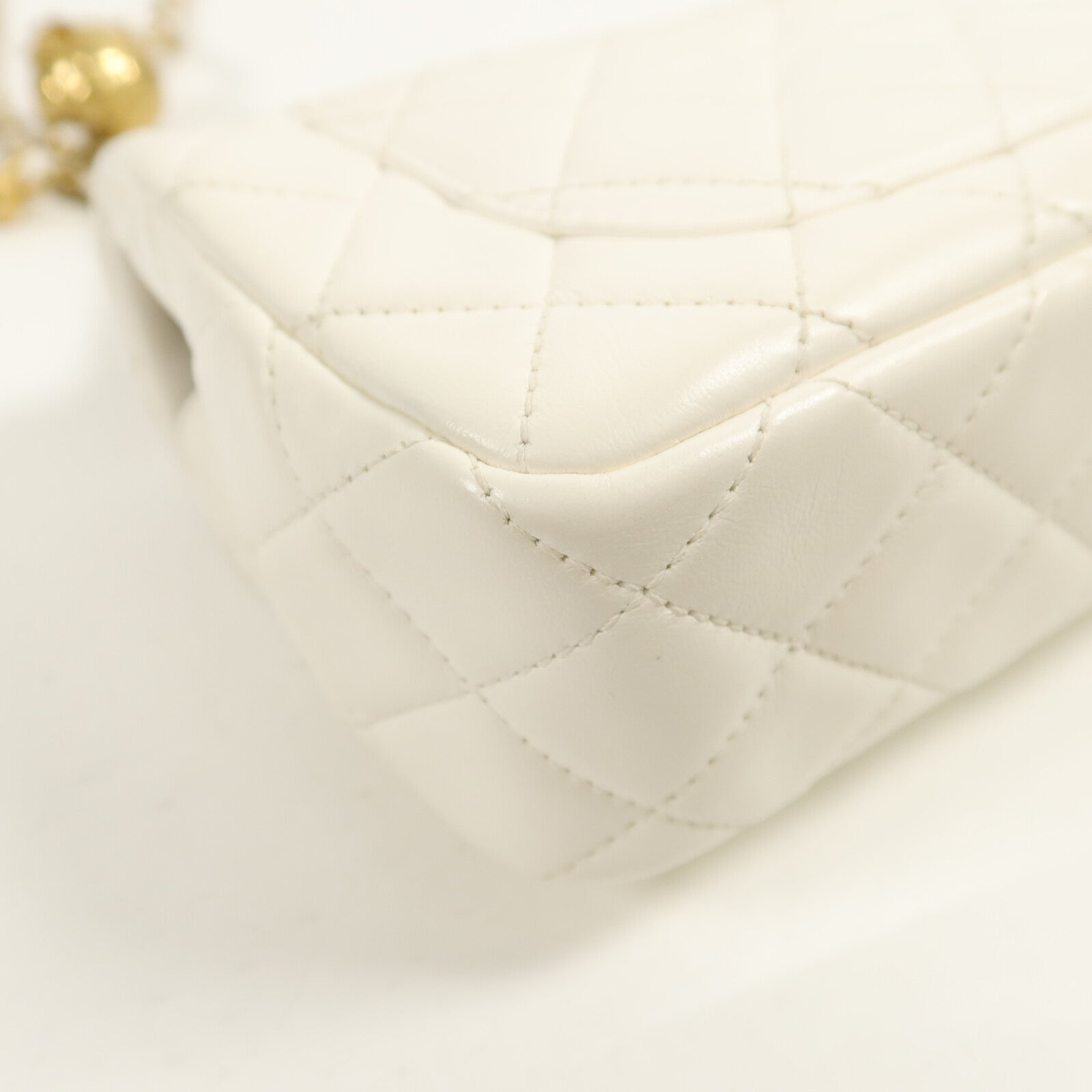 CHANEL 羊皮皮革Mini Classic 20 Gold Ball鏈帶肩背袋