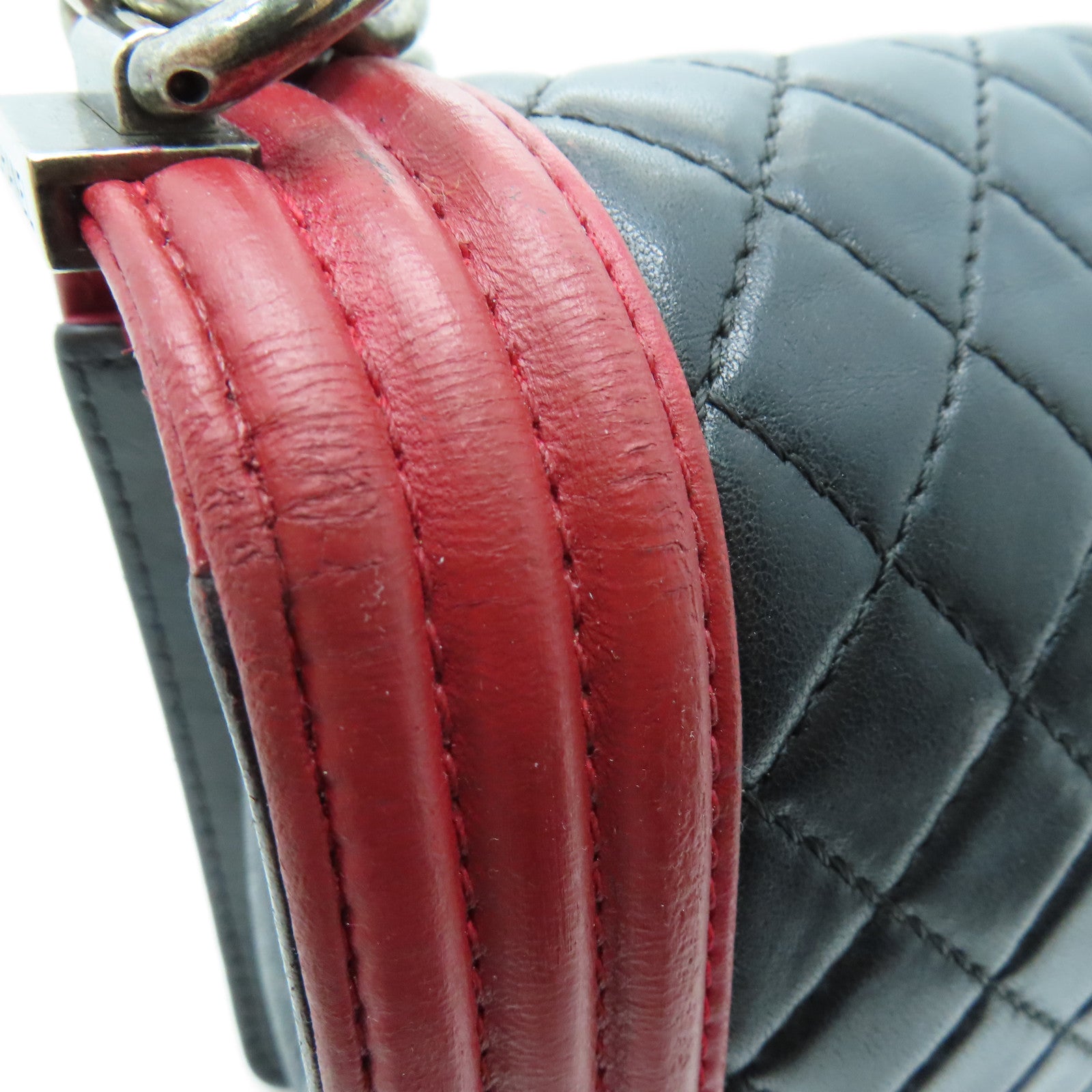 CHANEL 【清倉大減價】菱格羊皮Boy Chanel Shoulder Bag銀扣鏈帶肩背袋黑紅色