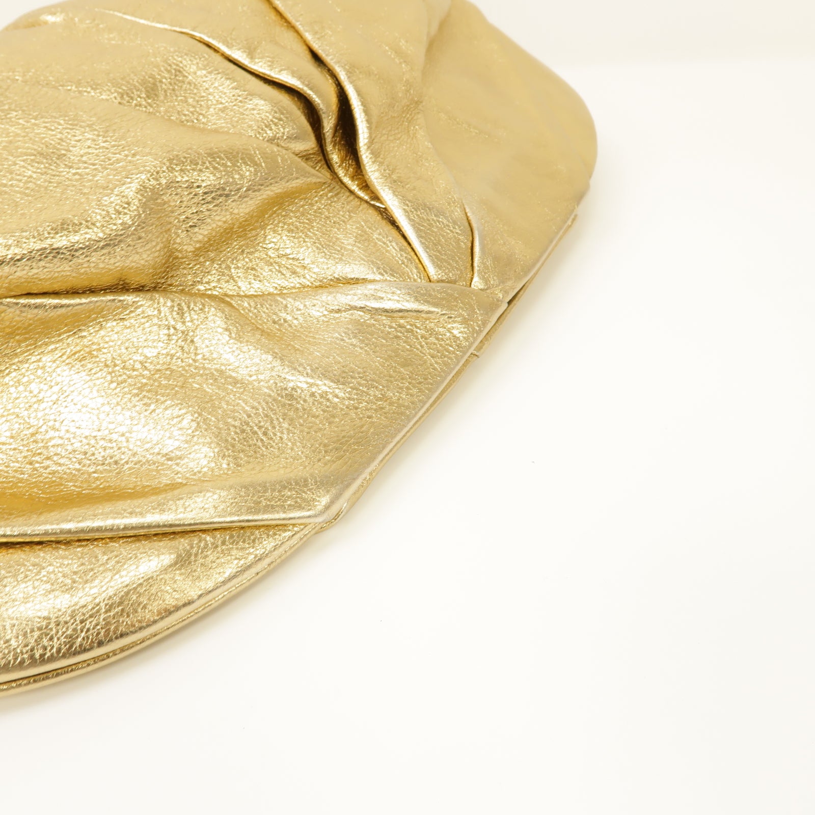 Miu Miu 牛皮皮革Clutch Bag金扣手拿包金色