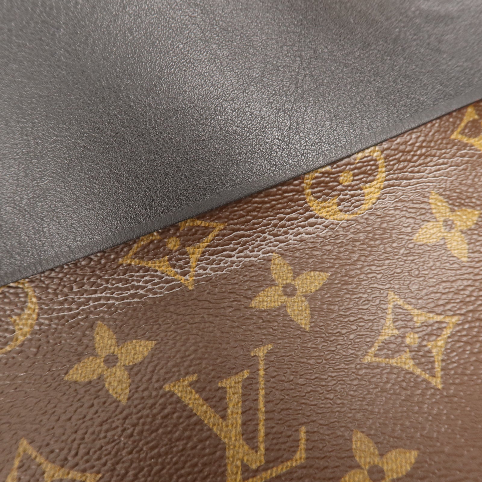 LOUIS VUITTON Monogram Tuileries金扣肩背袋