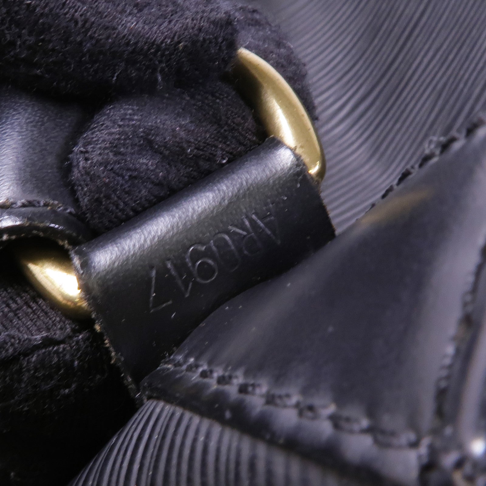 LOUIS VUITTON Epi Petit Noe金扣肩背袋